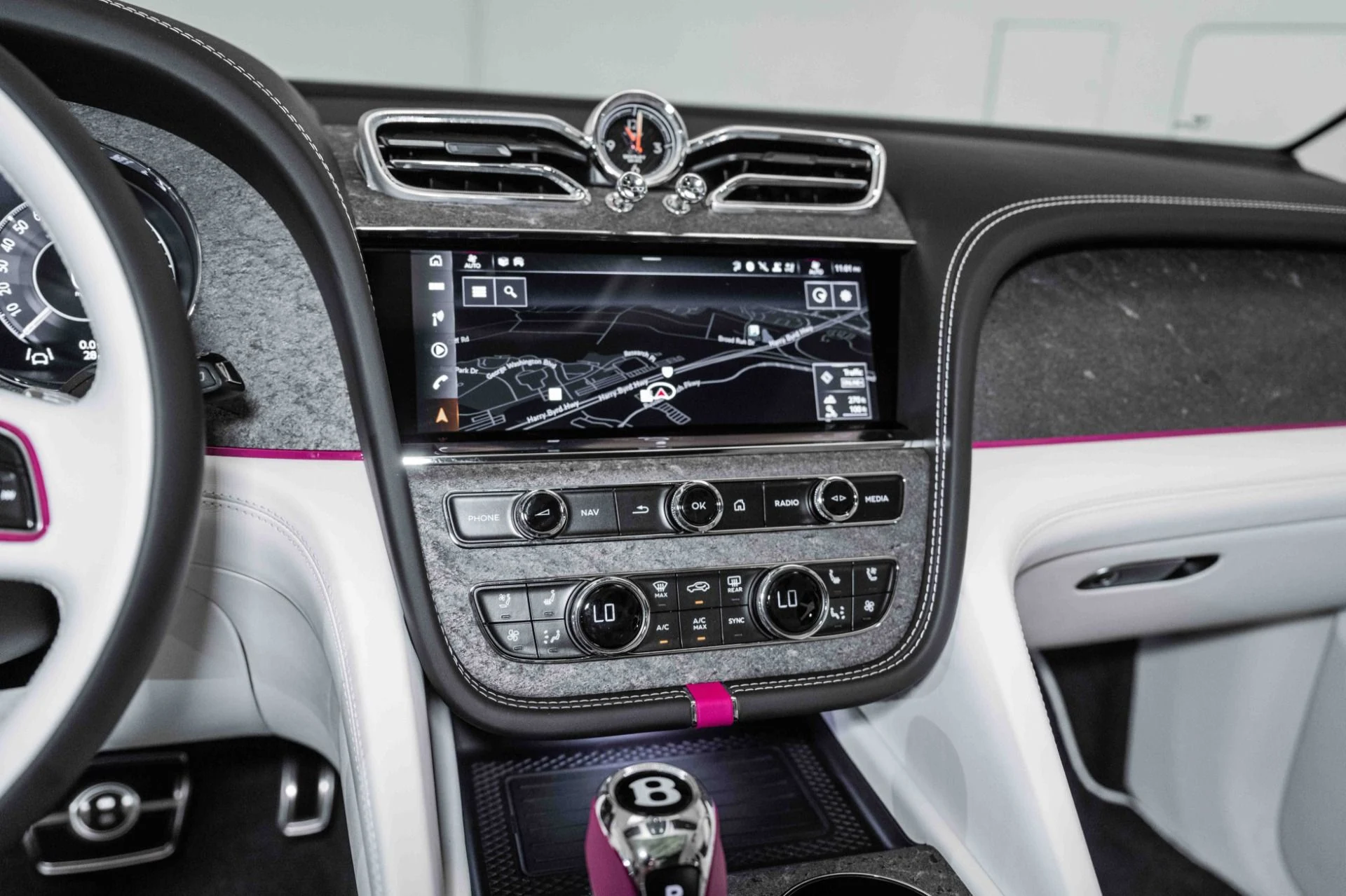 mph033_2923063192_New_2024_Bentley_Bentayga_S_V8_1725197756_7bc0f10b44