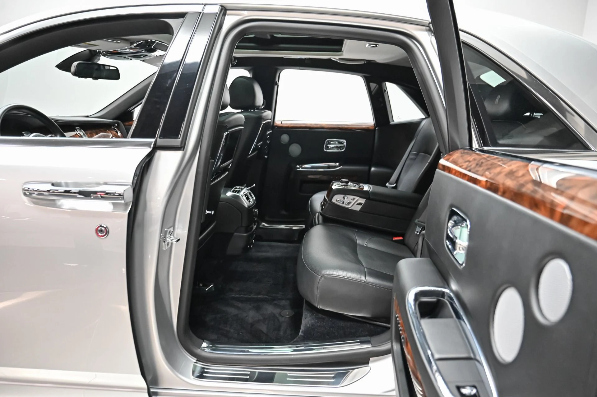 mph033_2927862632_Used_2012_Rolls_Royce_Ghost_1757528739_16742ac68f