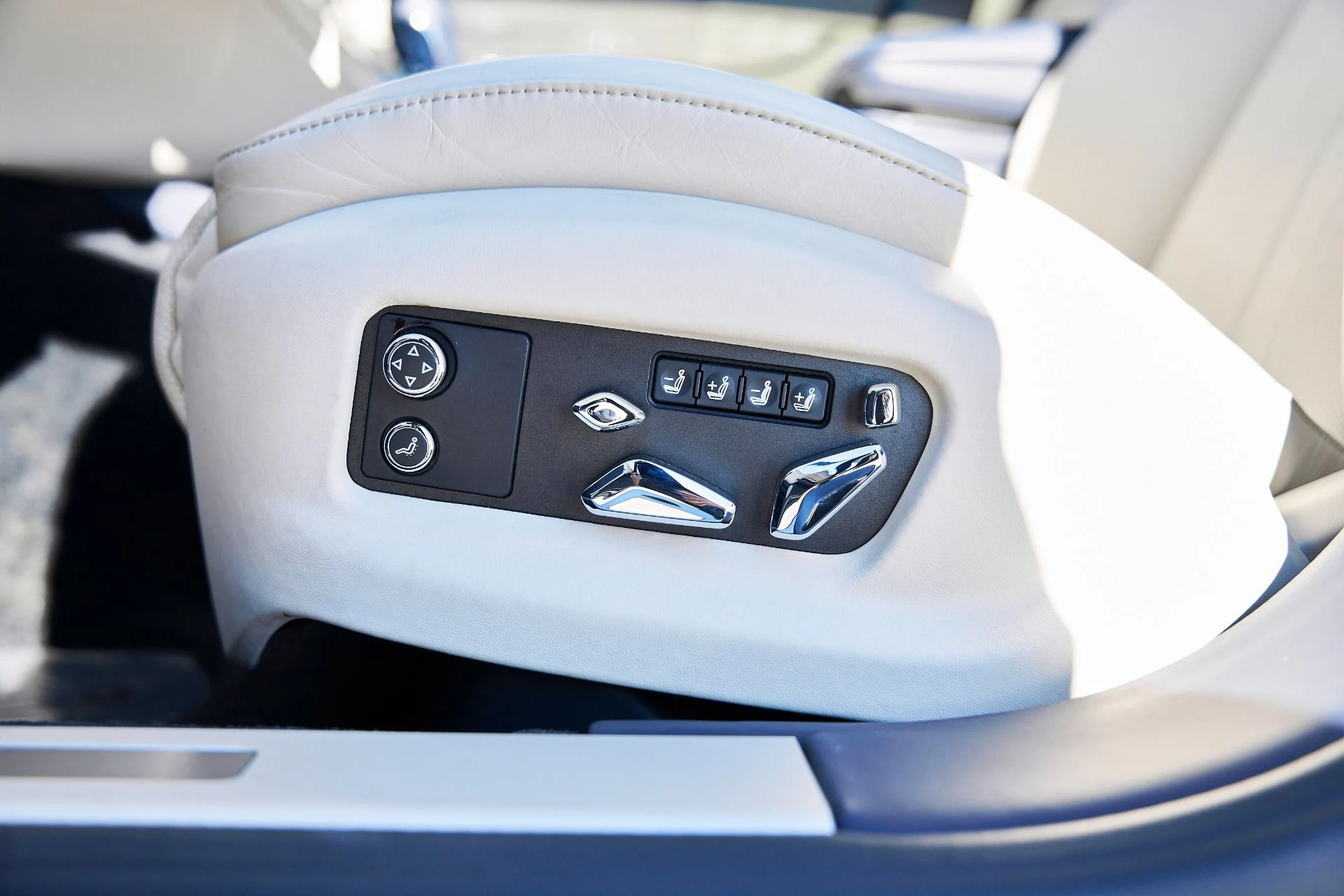 mph033_293085449_Used_2024_Bentley_Flying_Spur_Mulliner_V8_1768876586_e23365b18f