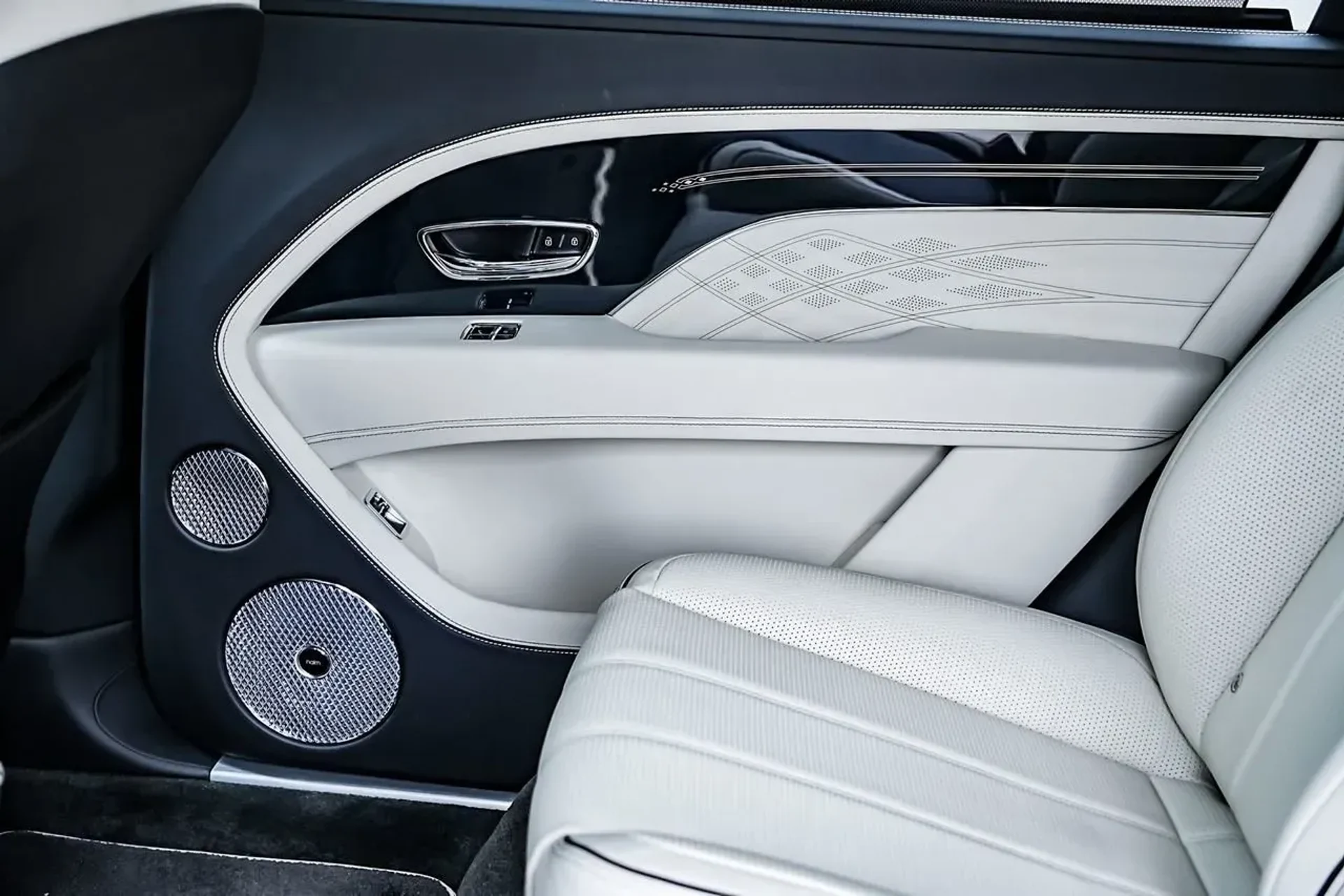 mph033_2942154731_ba388801a128481f8112d908acbebf83_609ac6d548