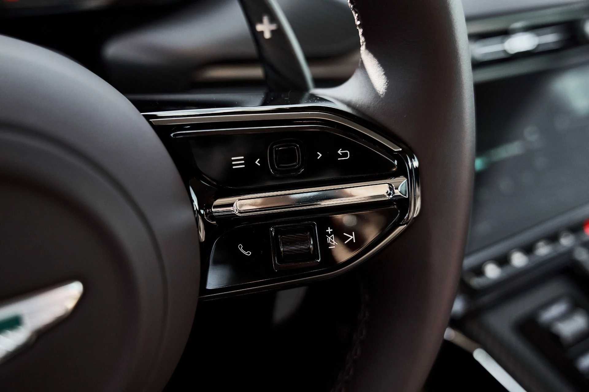 mph033_295229050_Used_2026_Aston_Martin_Vantage_S_1778102495_0803f76b8f