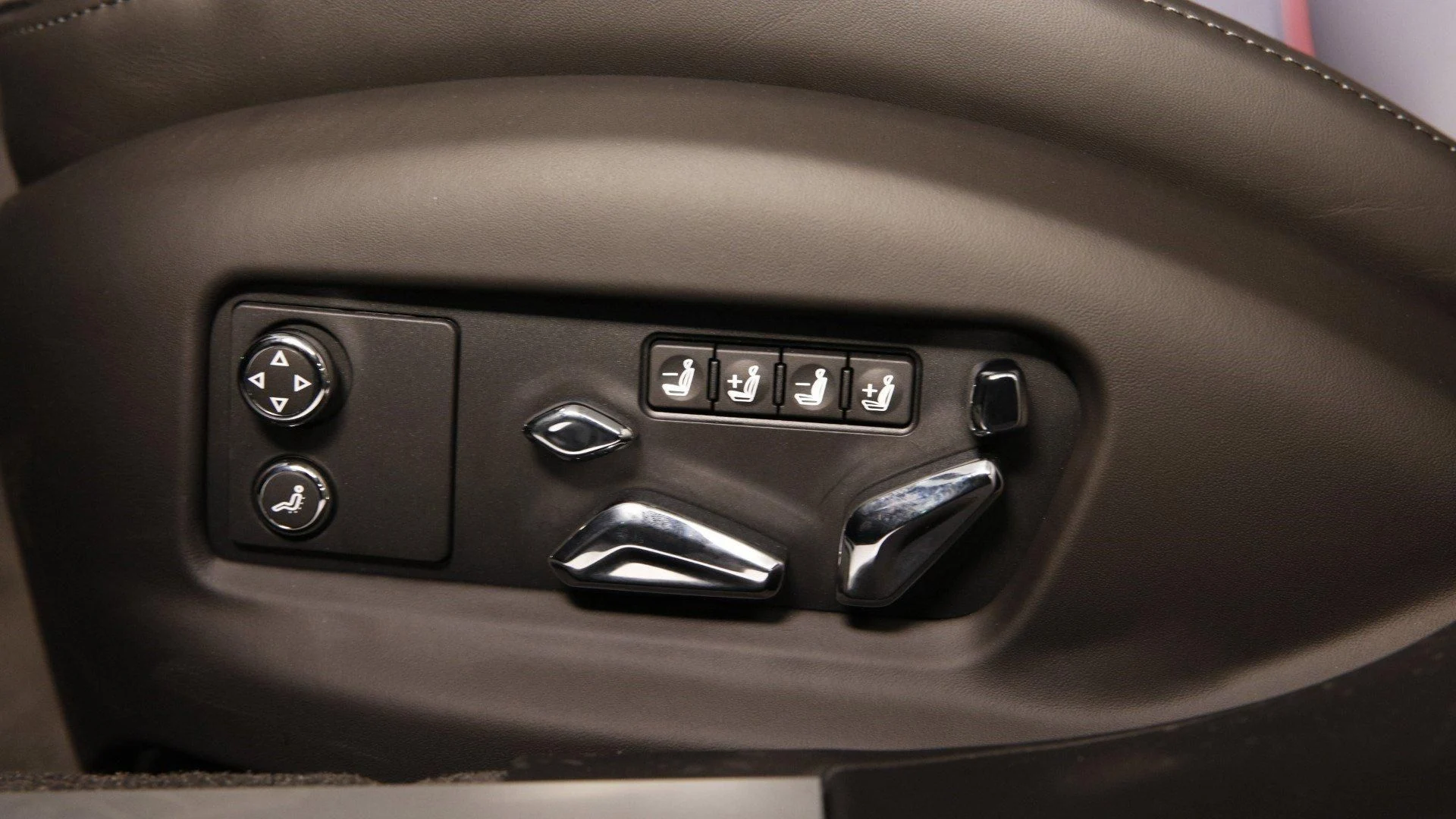mph033_2975214223_Used_2024_Bentley_Flying_Spur_Speed_1706529820_2f324ed3a8