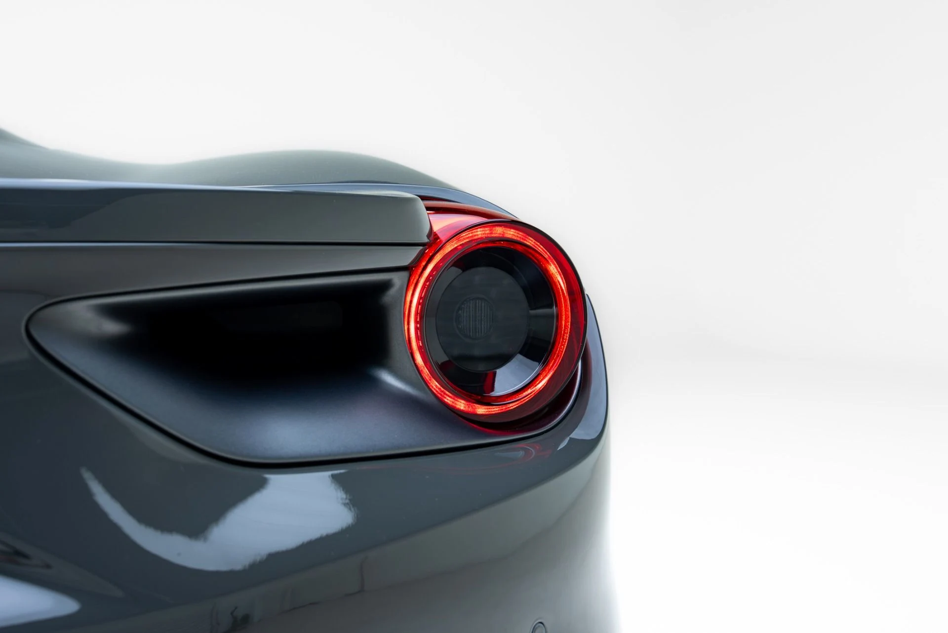 mph033_298841532_Used_2018_Ferrari_488_Spider_1778276724_889a04f32d
