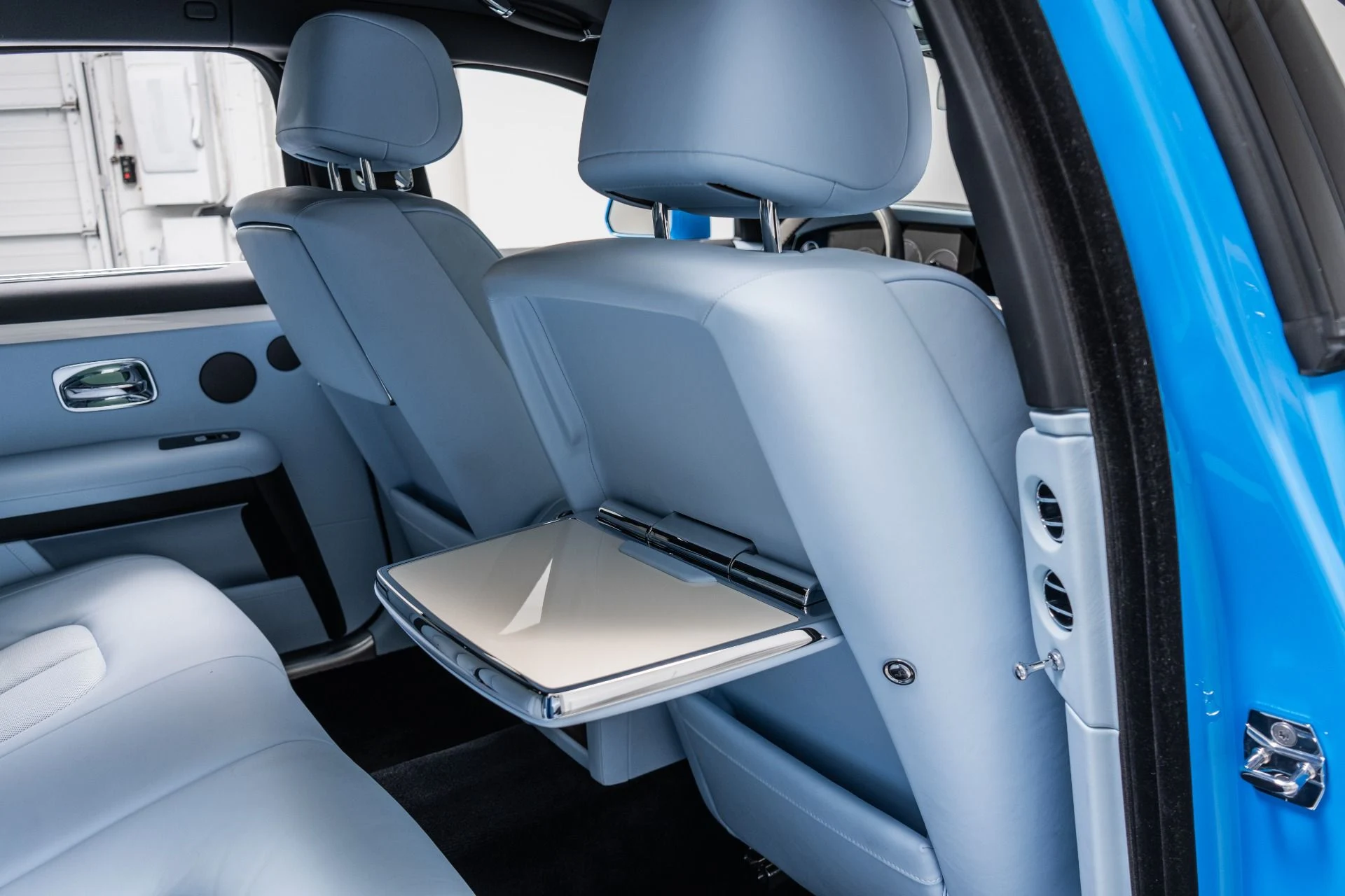 mph033_2997958791_Used_2023_Rolls_Royce_Ghost_Special_Order_Color_Commissioned_Collection_Interior_1789680360_e7f8677a72