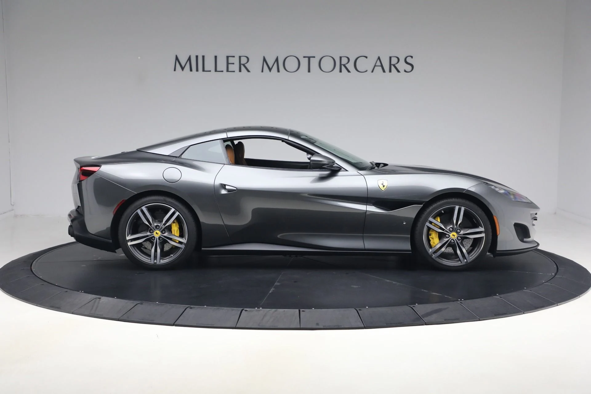 mph033_3009943852_Used_2019_Ferrari_Portofino_1791044080_0275f3f74c