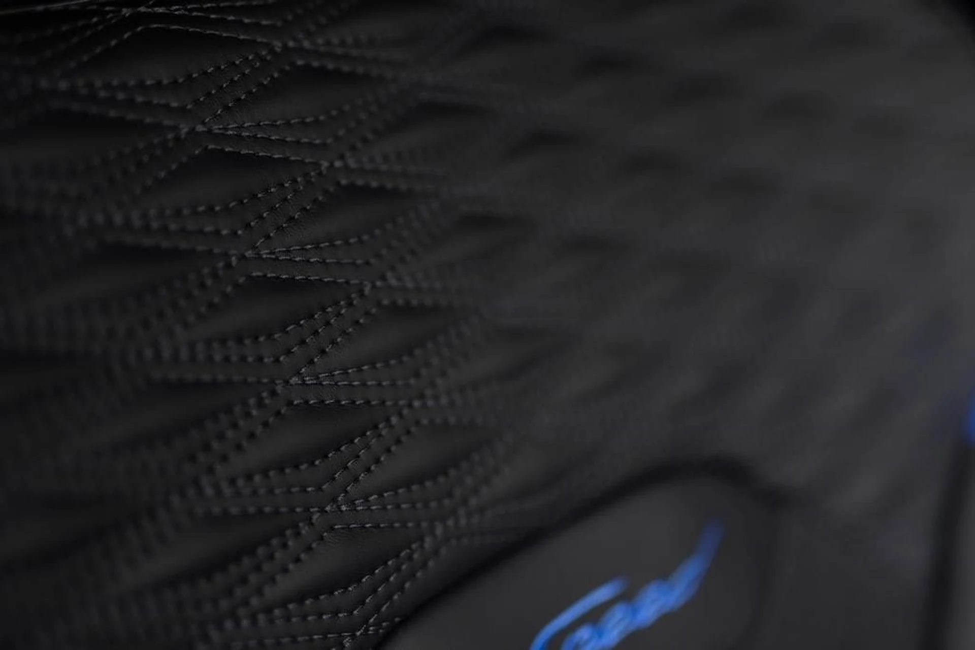 mph033_301108347_51b7cb20d20a83401f5c39871bc52698x_f9e57a62d1