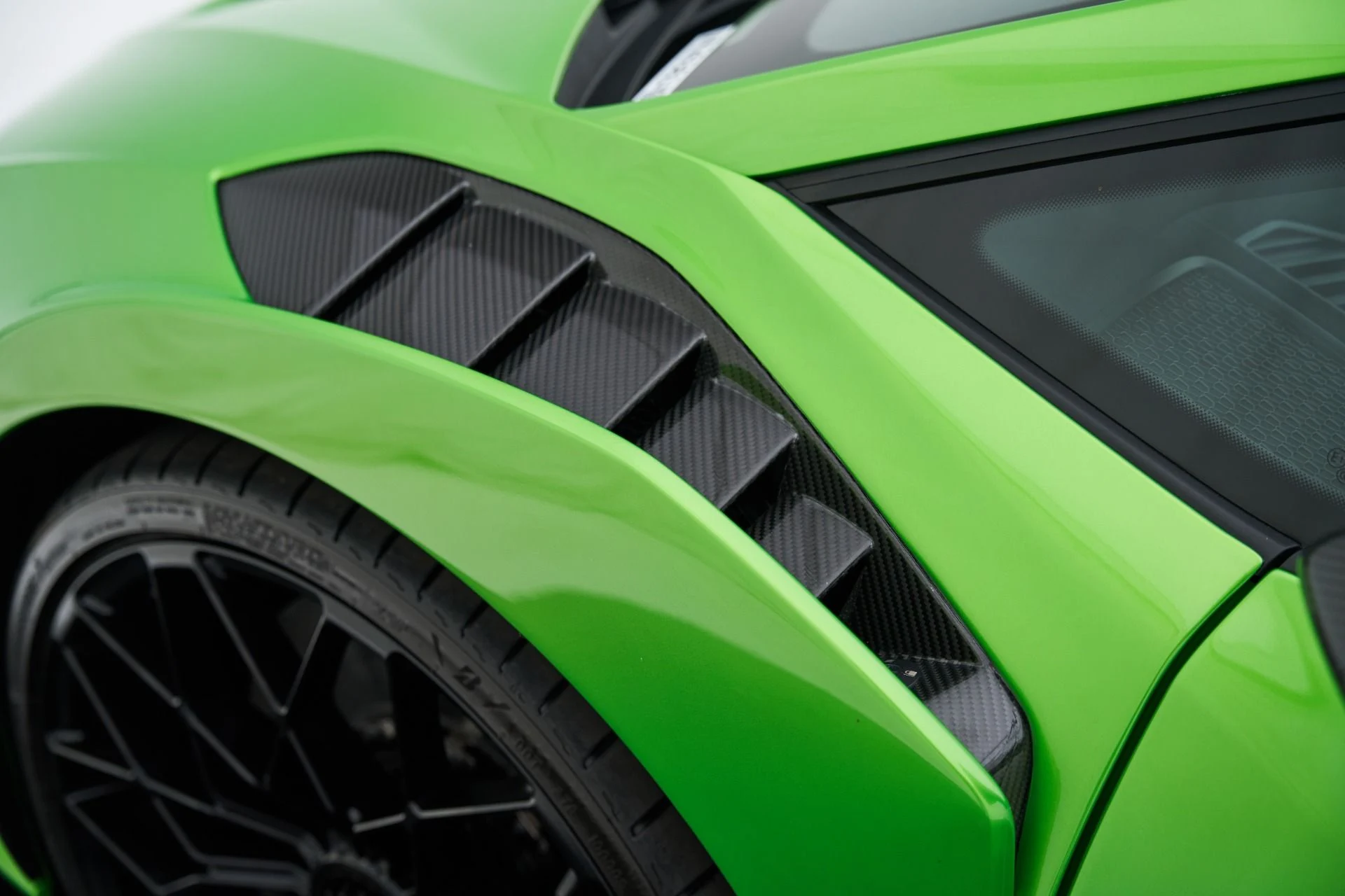 mph033_3011106409_Used_2024_Lamborghini_Huracan_STO_Base_1793231434_09713edf6b
