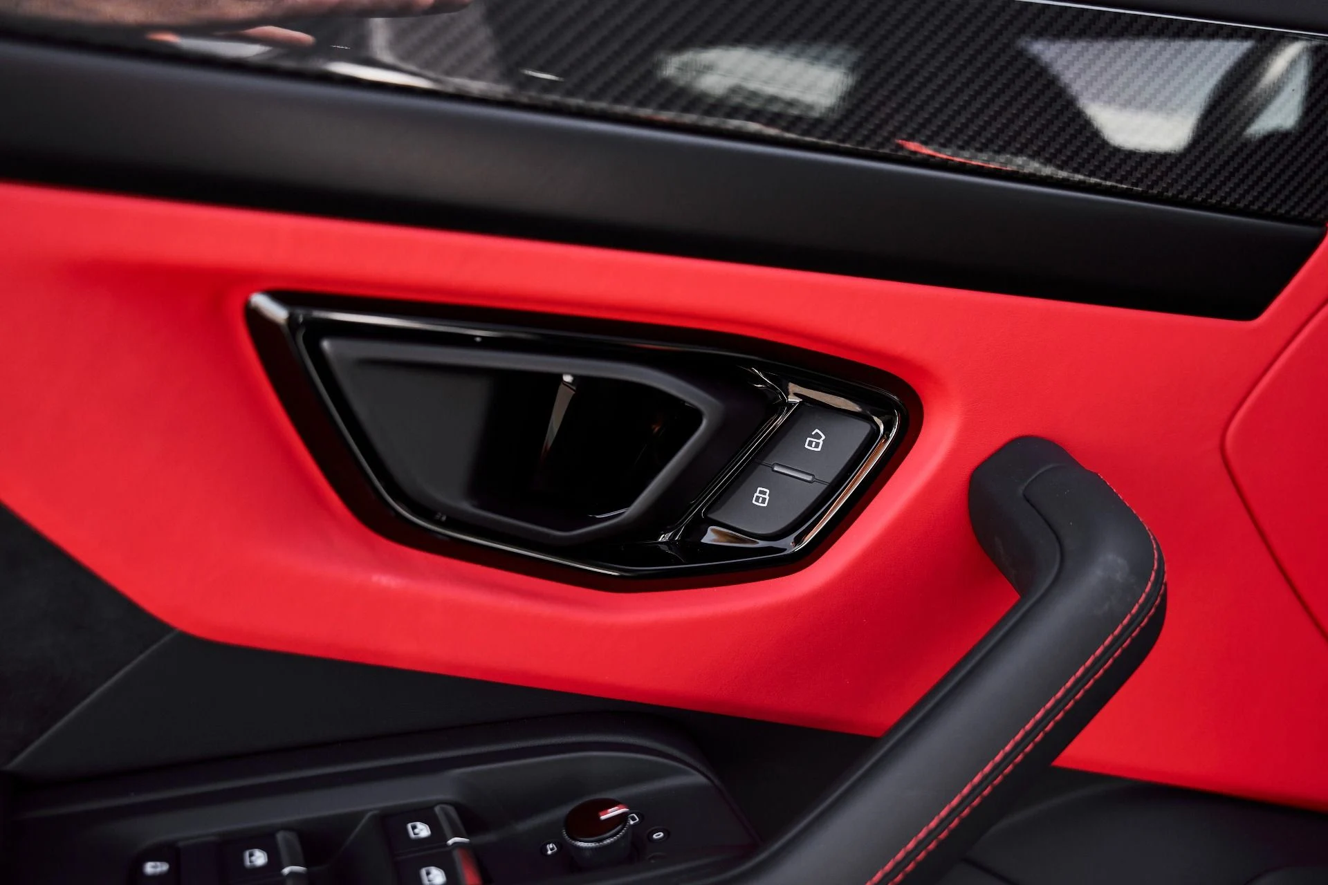 mph033_3028345211_Used_2024_Lamborghini_Urus_S_1779209048_a3b6f0f2a2