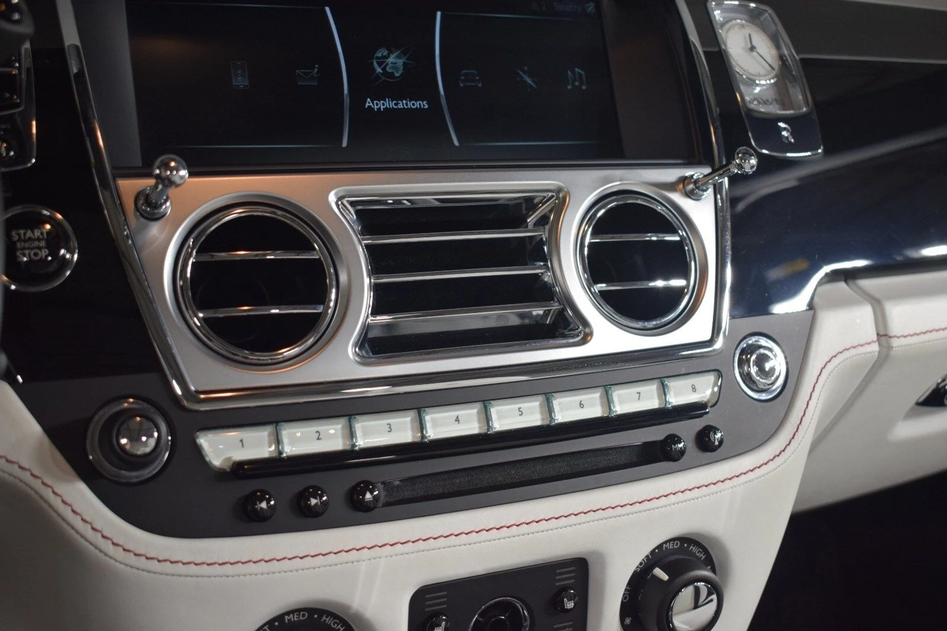 mph033_3041468950_ffa3f31fa6c9a1942232bcb2ed37b124x_da35e413ee