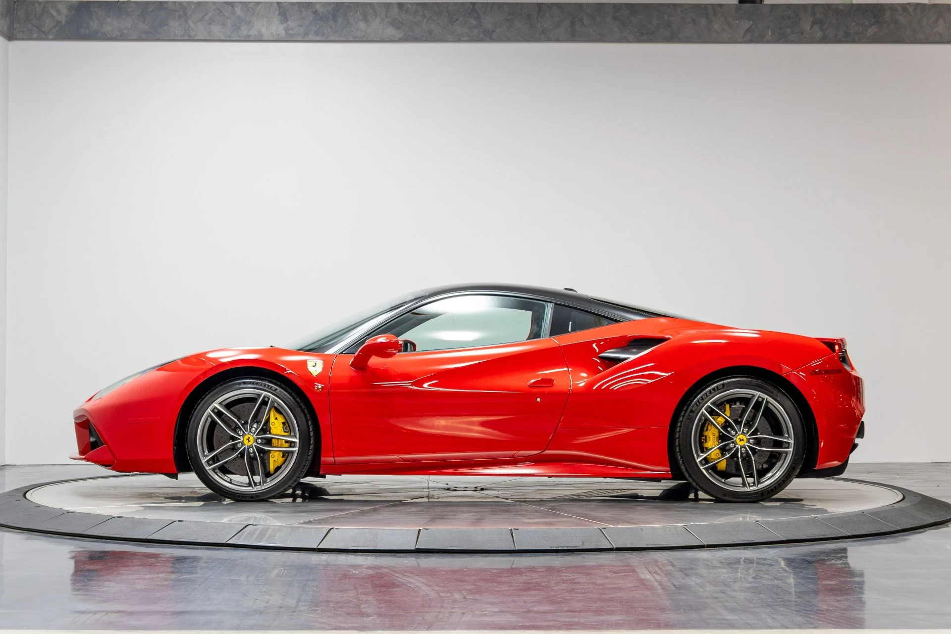 mph033_3050415534_Used_2018_Ferrari_488_GTB_1775864640_109bacc9d1