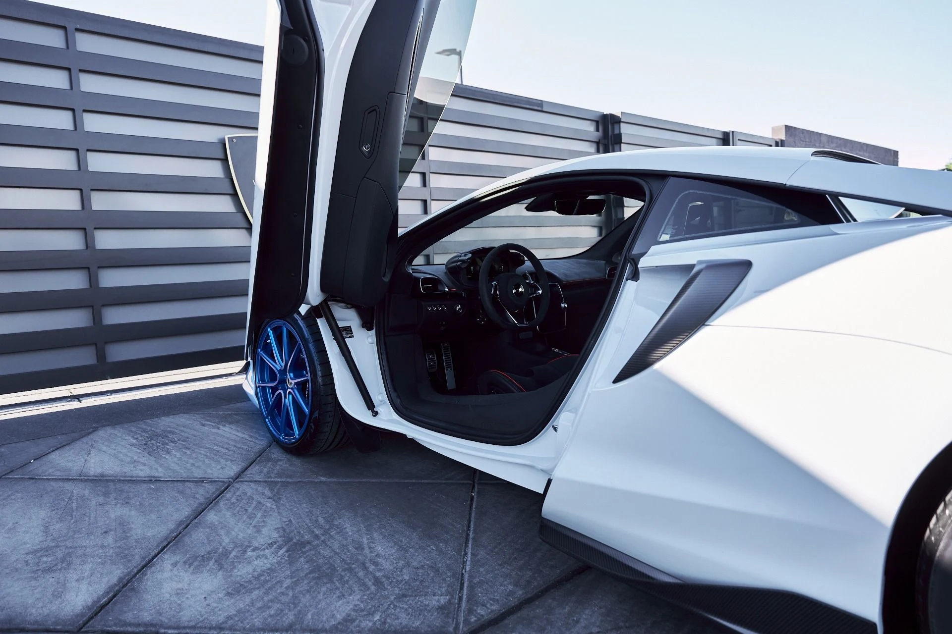 mph033_3053788801_Used_2023_Mc_Laren_Artura_1773773914_d4afa5c331