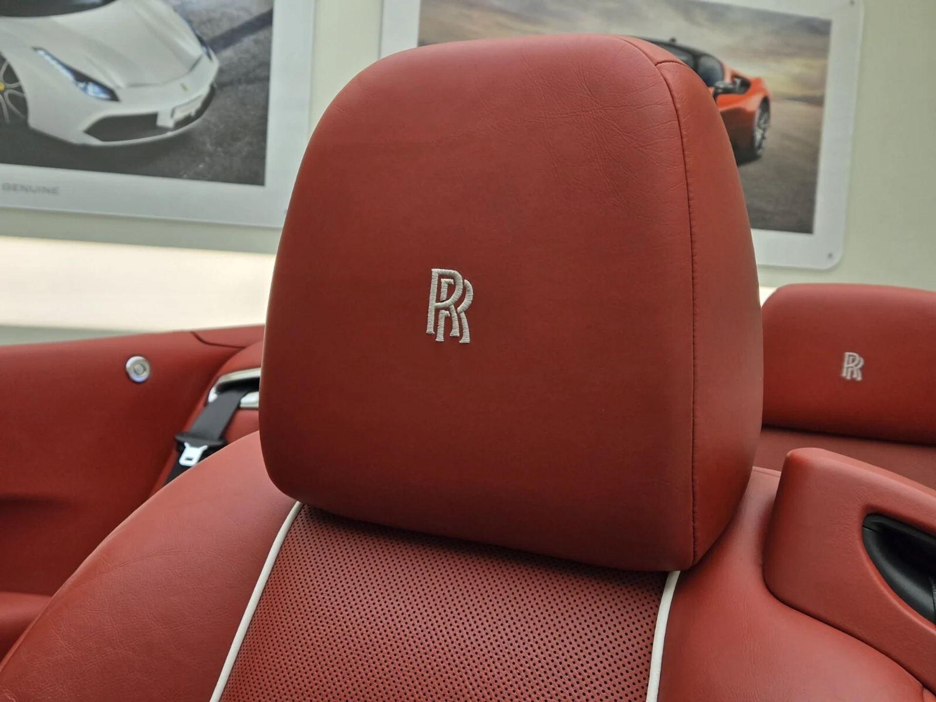 mph033_3056600781_Used_2017_Rolls_Royce_Dawn_1765004126_3a33725c0b