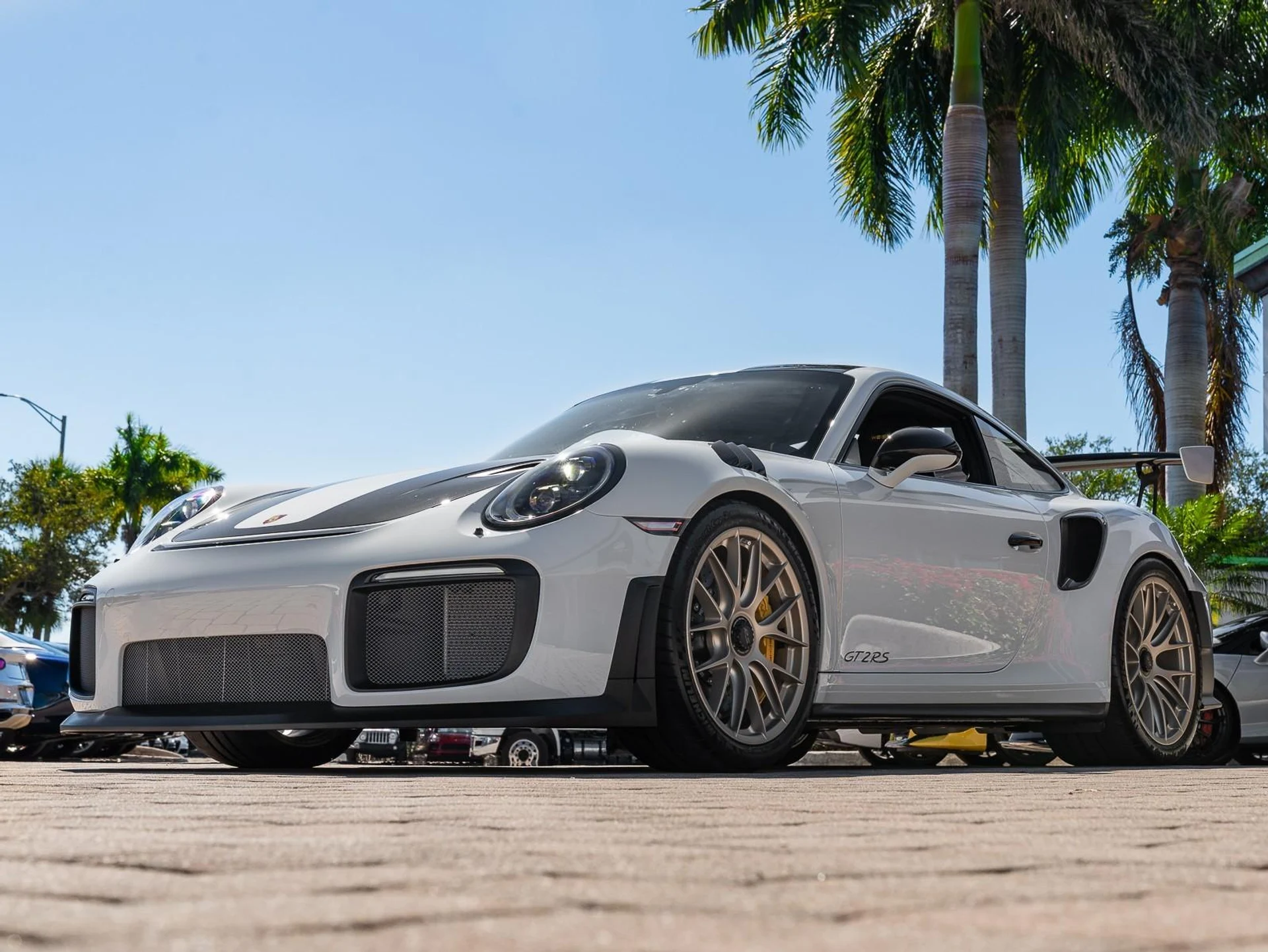 mph033_3068536291_Used_2018_Porsche_911_GT_2_RS_1763589964_547fe0ceb3