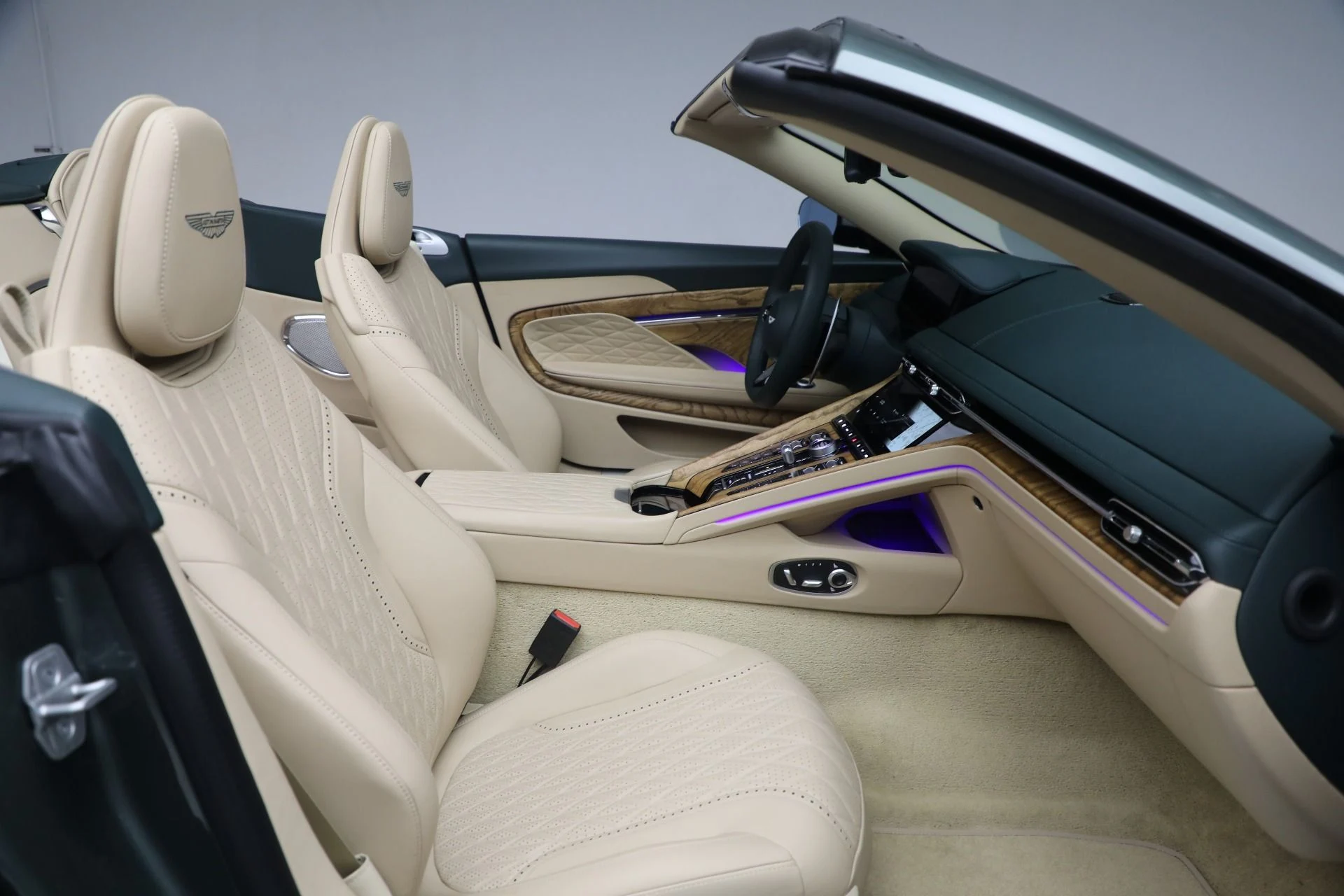 mph033_3069289101_New_2025_Aston_Martin_DB_12_Volante_3f98790307