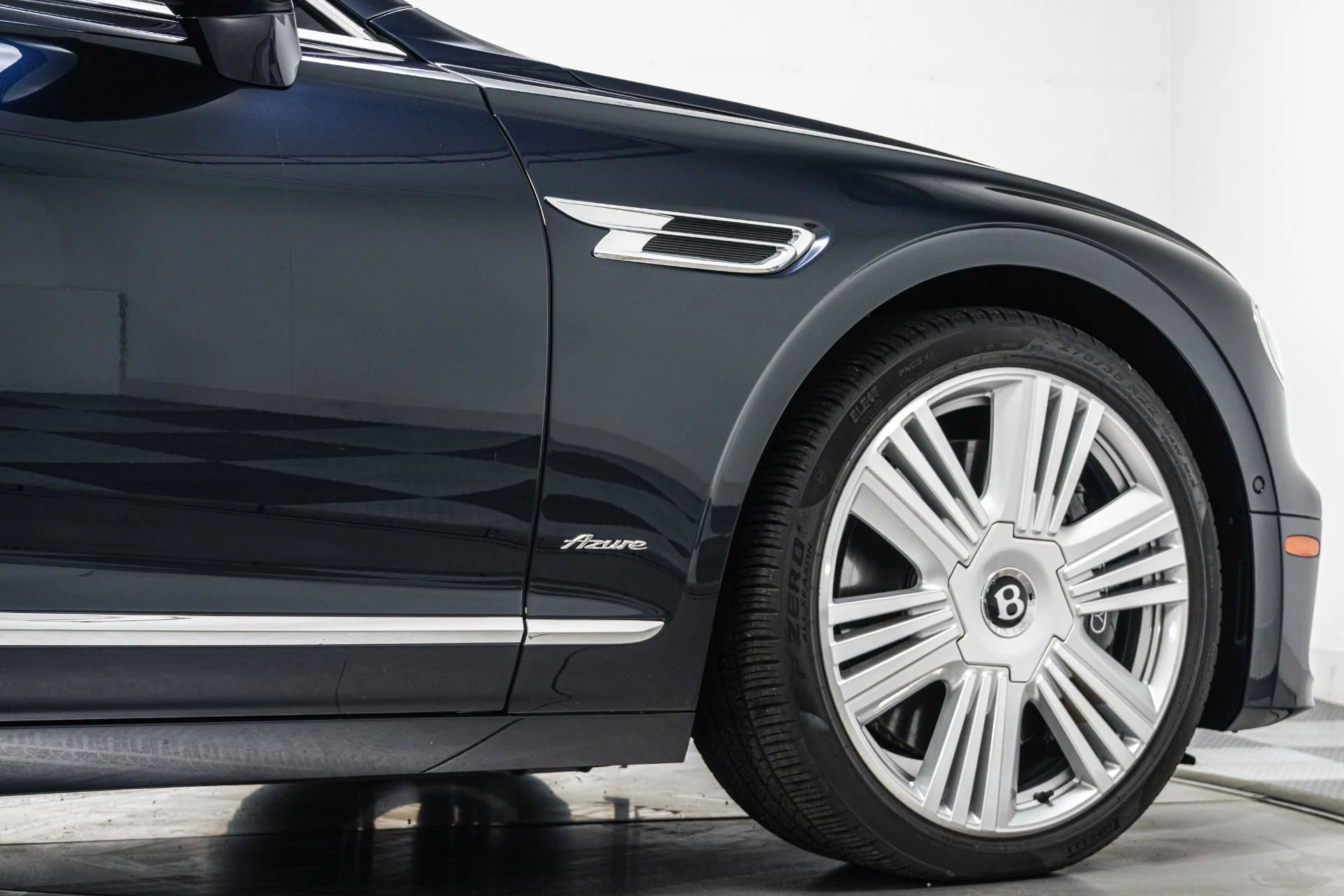 mph033_3070628190_Used_2026_Bentley_Flying_Spur_Azure_Bang_and_Olufsen_Audio_Mulliner_Driving_Specification_1778702450_f355a58be6