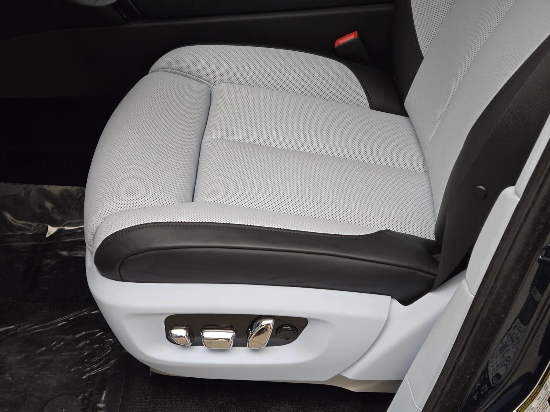 mph033_3085874629_Used_2025_Rolls_Royce_Cullinan_Black_Badge_1770446947_75a262b37e