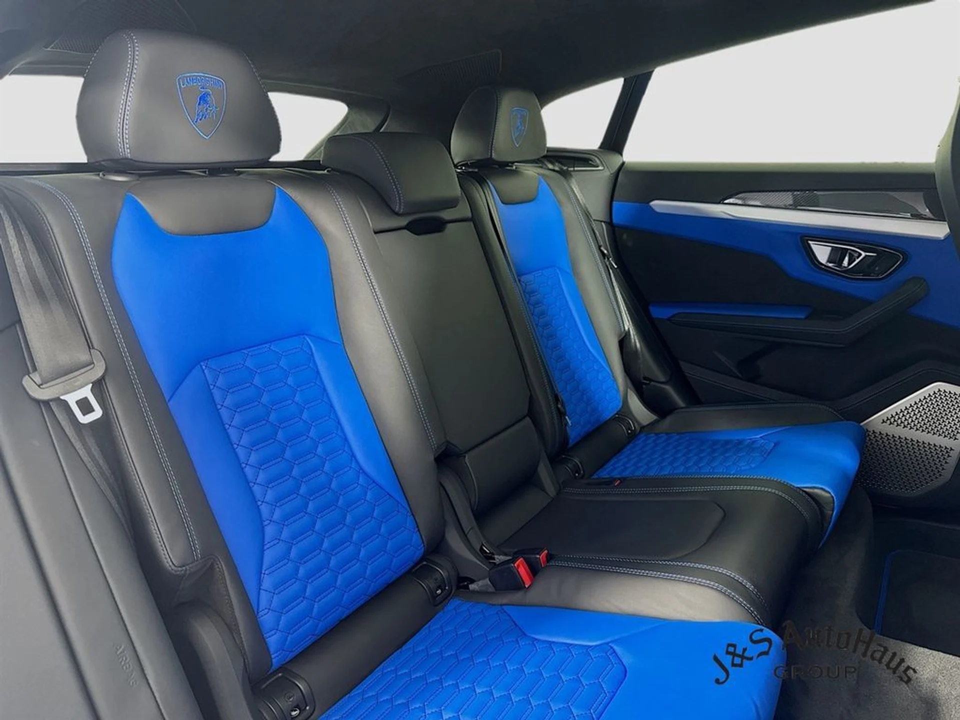 mph033_3089048645_bar5mp5x023re19dv43azd32o7vp_5d6360140a