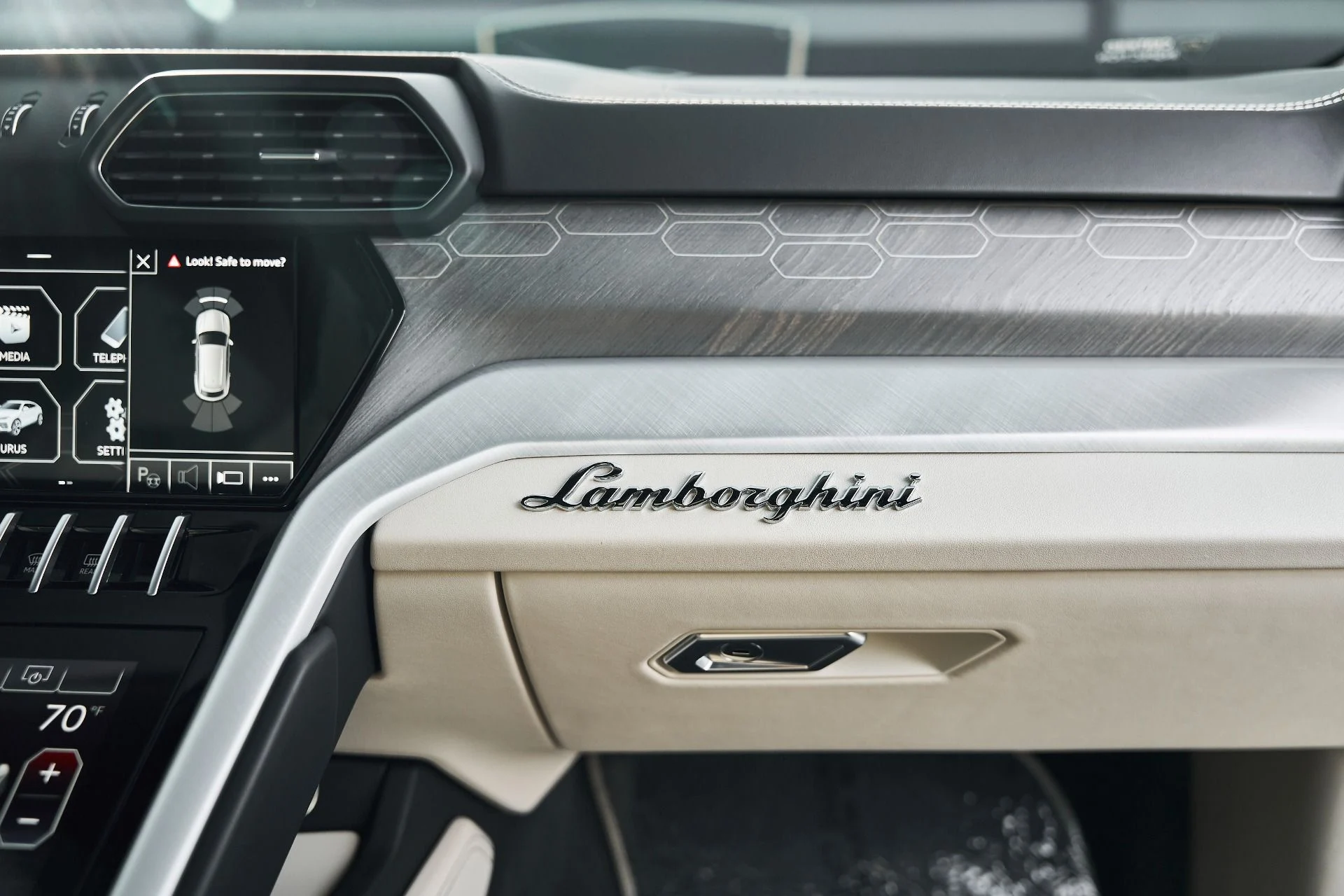 mph033_3092291987_Used_2021_Lamborghini_Urus_1771117248_18ccef51b8