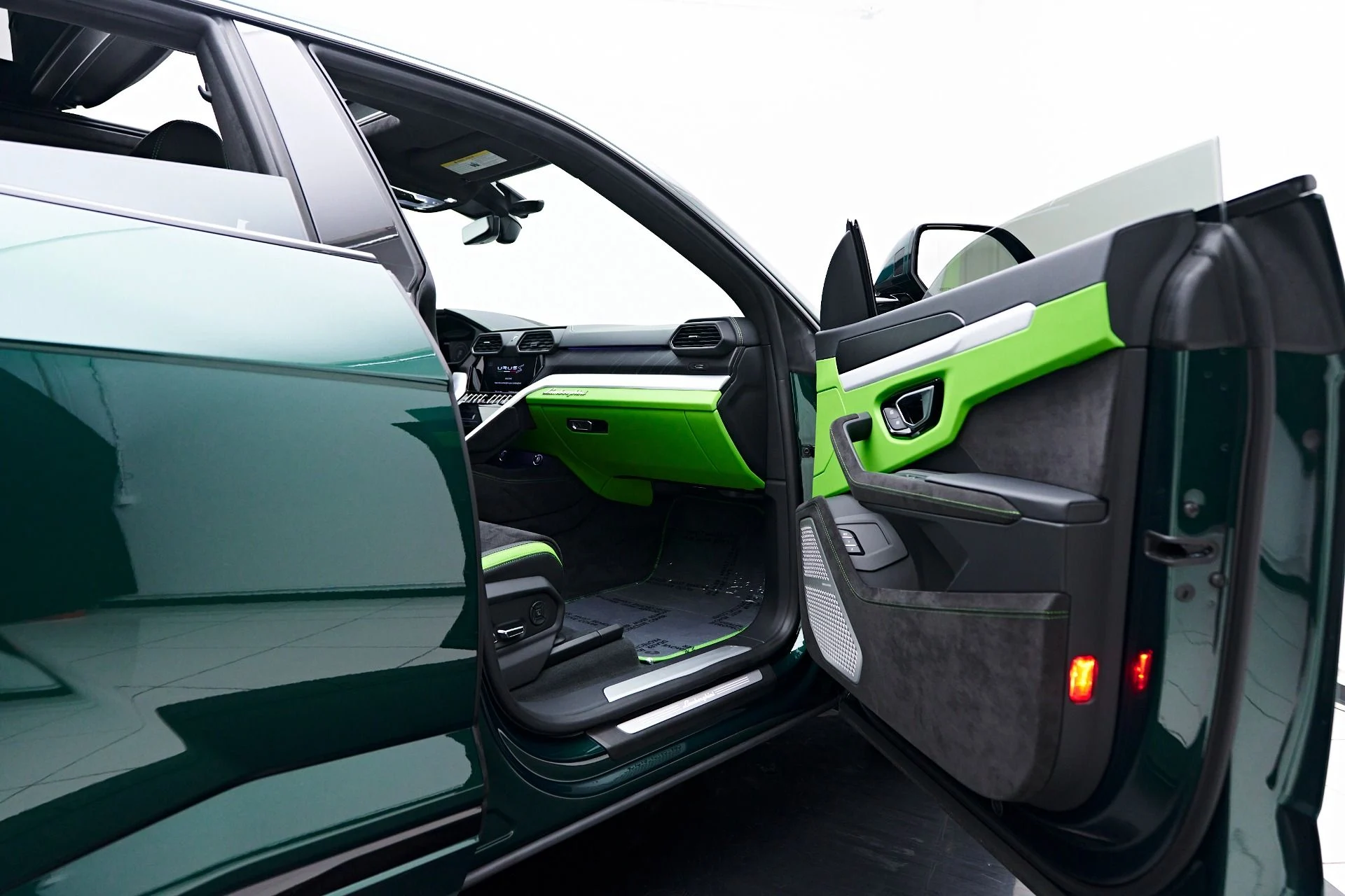 mph033_3115220928_Used_2024_Lamborghini_Urus_S_1749338347_b03a071c3f