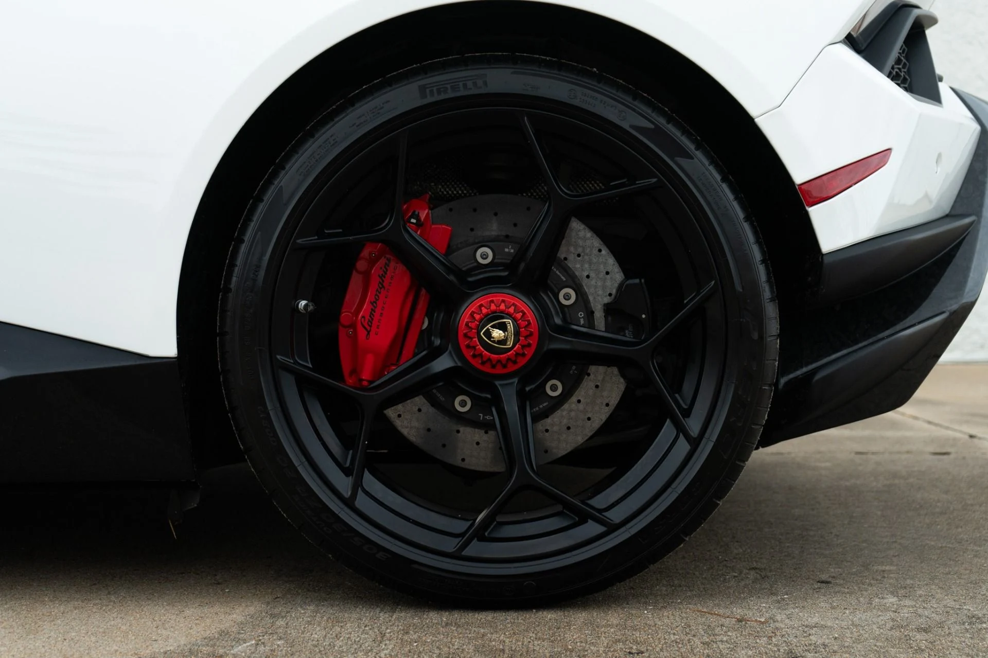 mph033_311543414_Used_2018_Lamborghini_Huracan_LP_640_4_Performante_1784070593_27e0975cb5