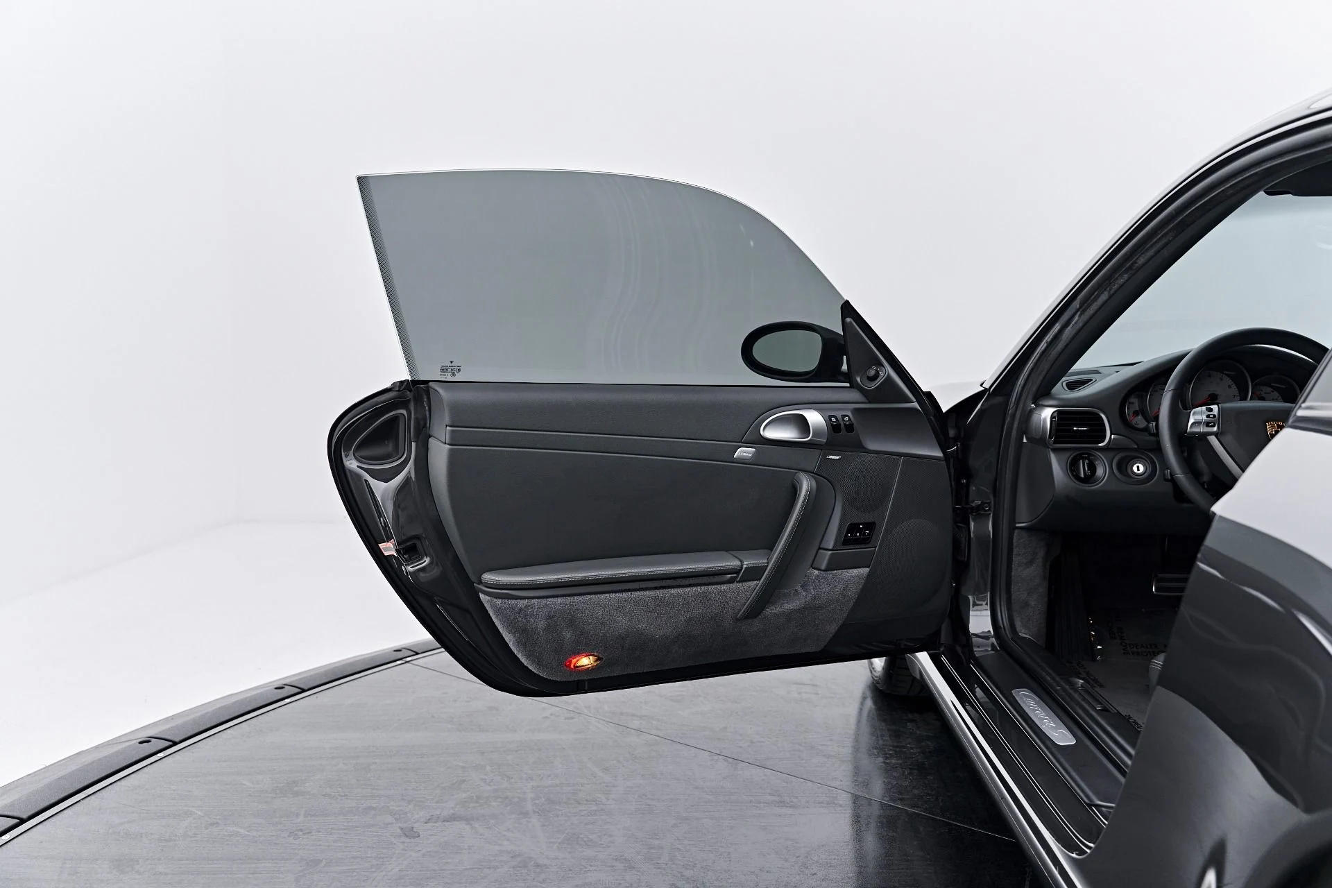 mph033_3123100719_Used_2005_Porsche_911_Carrera_S_1791837318_2d1c424989