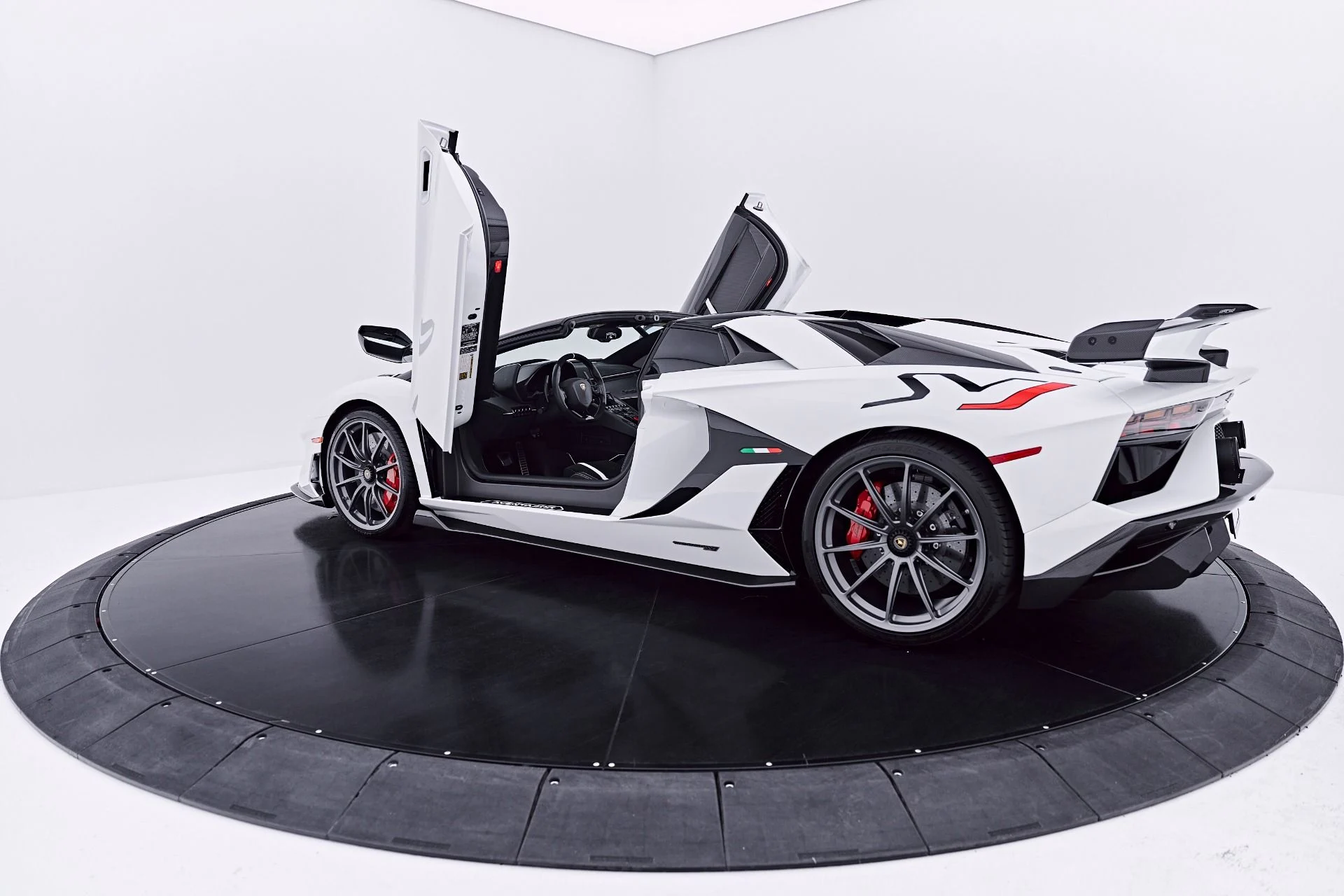 mph033_3131070041_Used_2021_Lamborghini_Aventador_SVJ_Base_1784080197_d7e4f64213