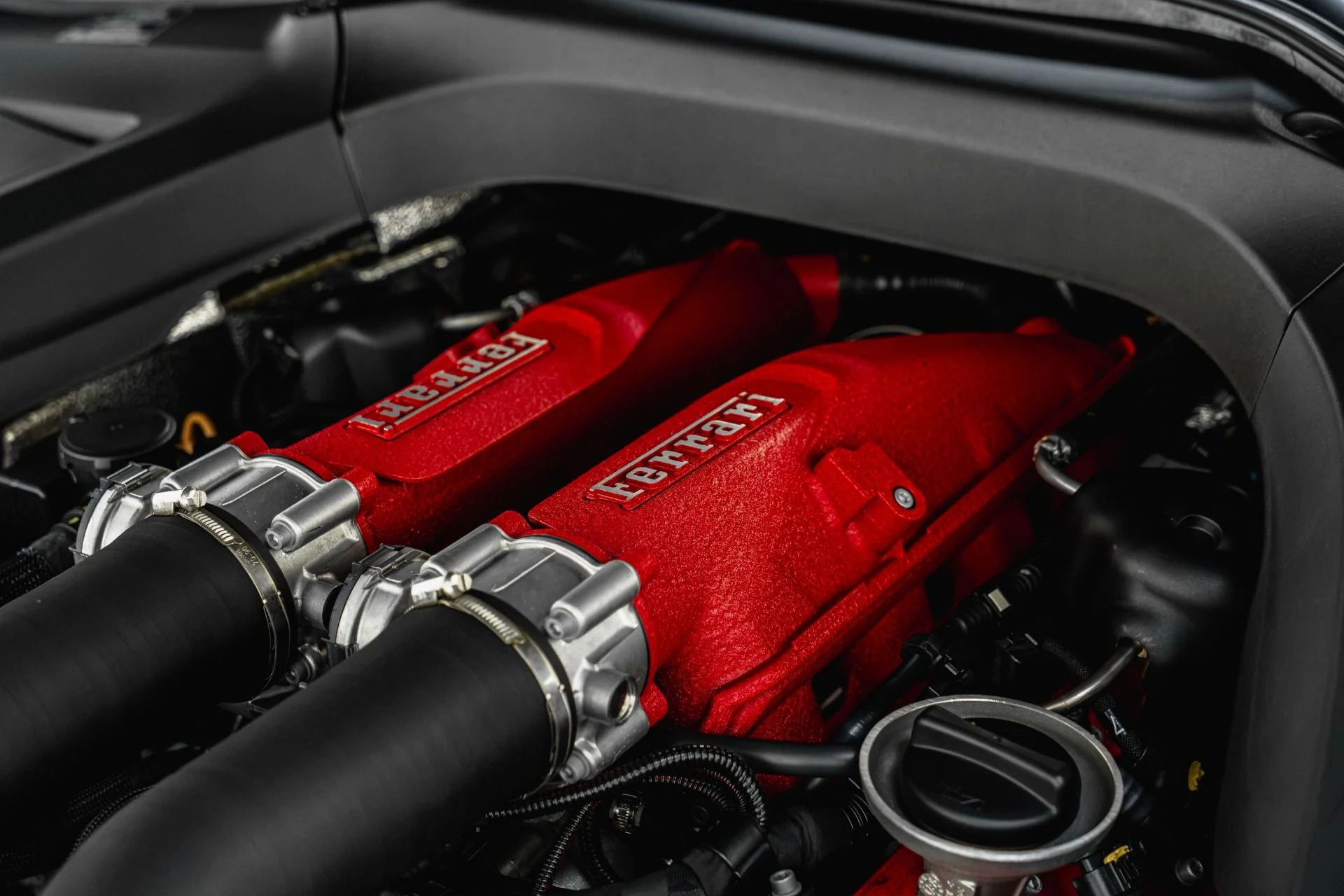 mph033_3131653695_Used_2018_Ferrari_GTC_4_Lusso_T_1783036230_e18f0453e4