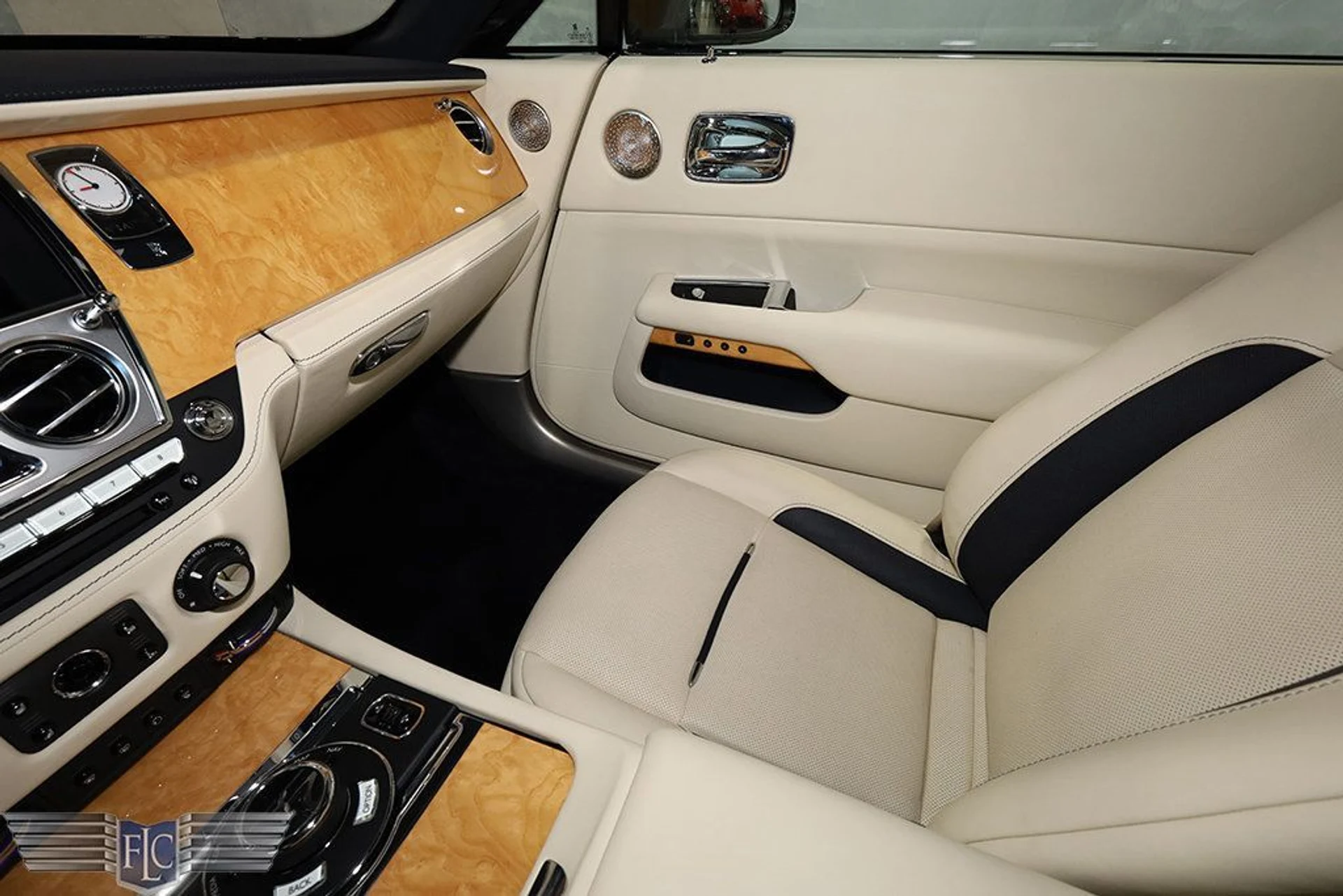 mph033_3145167941_used_2019_rolls_royce_wraith_coupe_9689_22959552_34_1024_dca75b7246