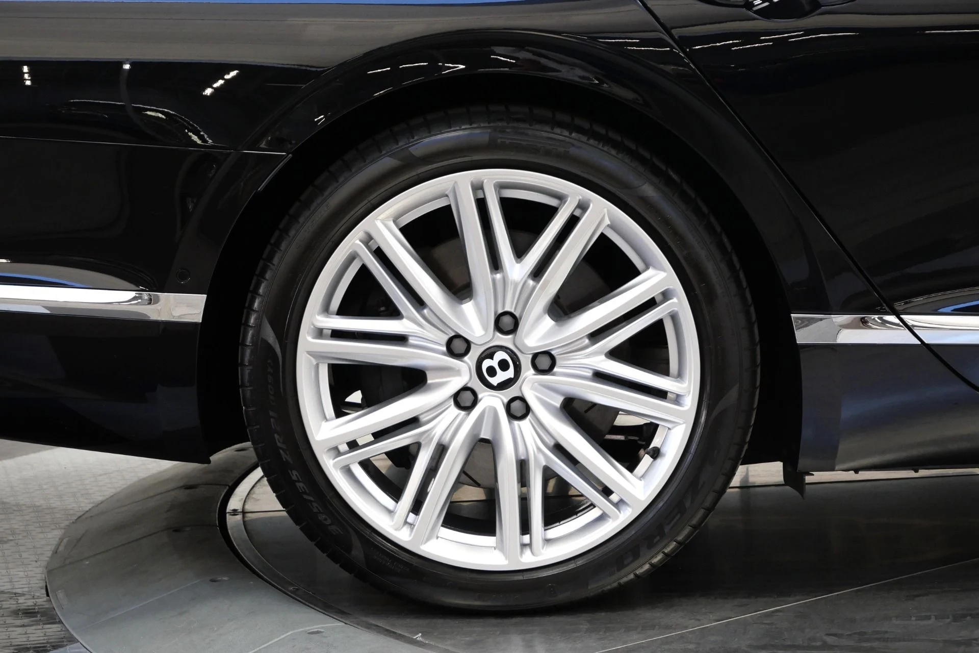 mph033_3146690703_Used_2023_Bentley_Flying_Spur_Hybrid_Touring_Specification_Contrast_Stitching_Piping_Bang_and_Olufsen_1769812693_8f822ac802