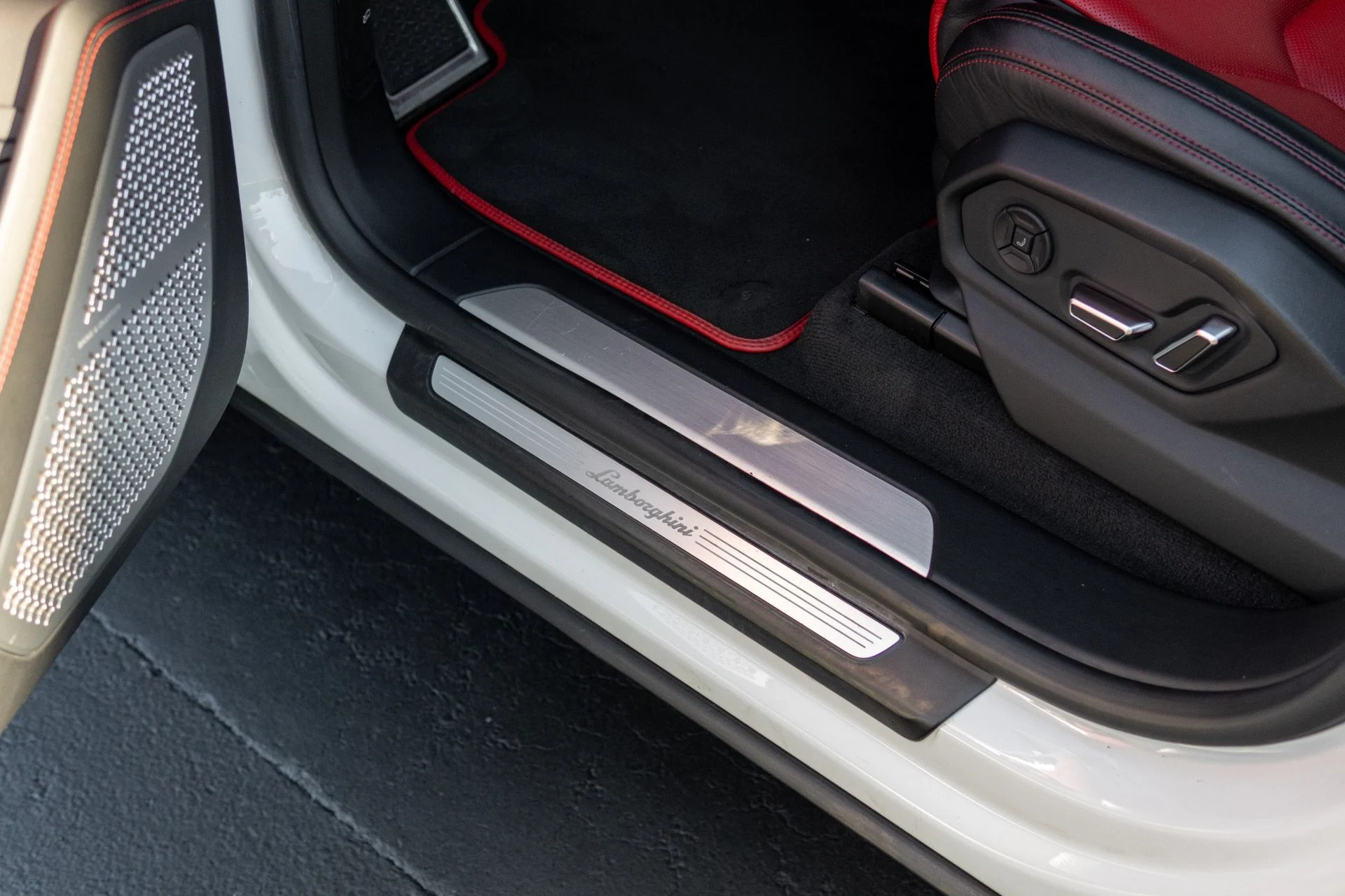 mph033_3157468105_Used_2021_Lamborghini_Urus_1767069879_29e05062fc