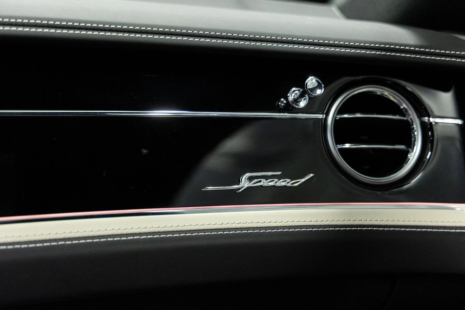 mph033_3157809642_0402c5034af665e803cd84e6d42d9a60x_9d77e36bf5