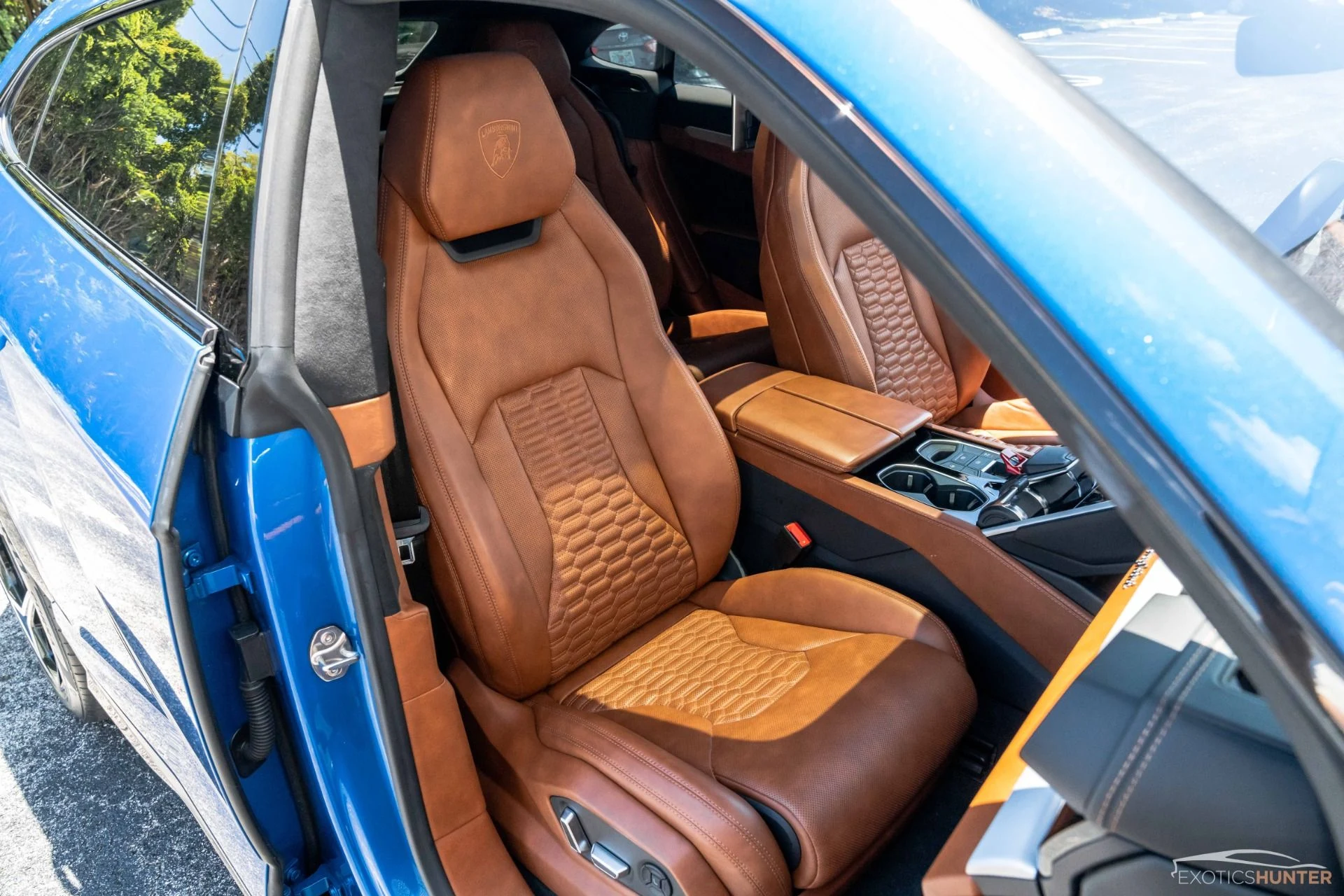 mph033_3158599124_Used_2019_Lamborghini_Urus_HIGH_266_K_Sticker_w_EVERY_Desirable_Option_1683572182_3b3b35d474