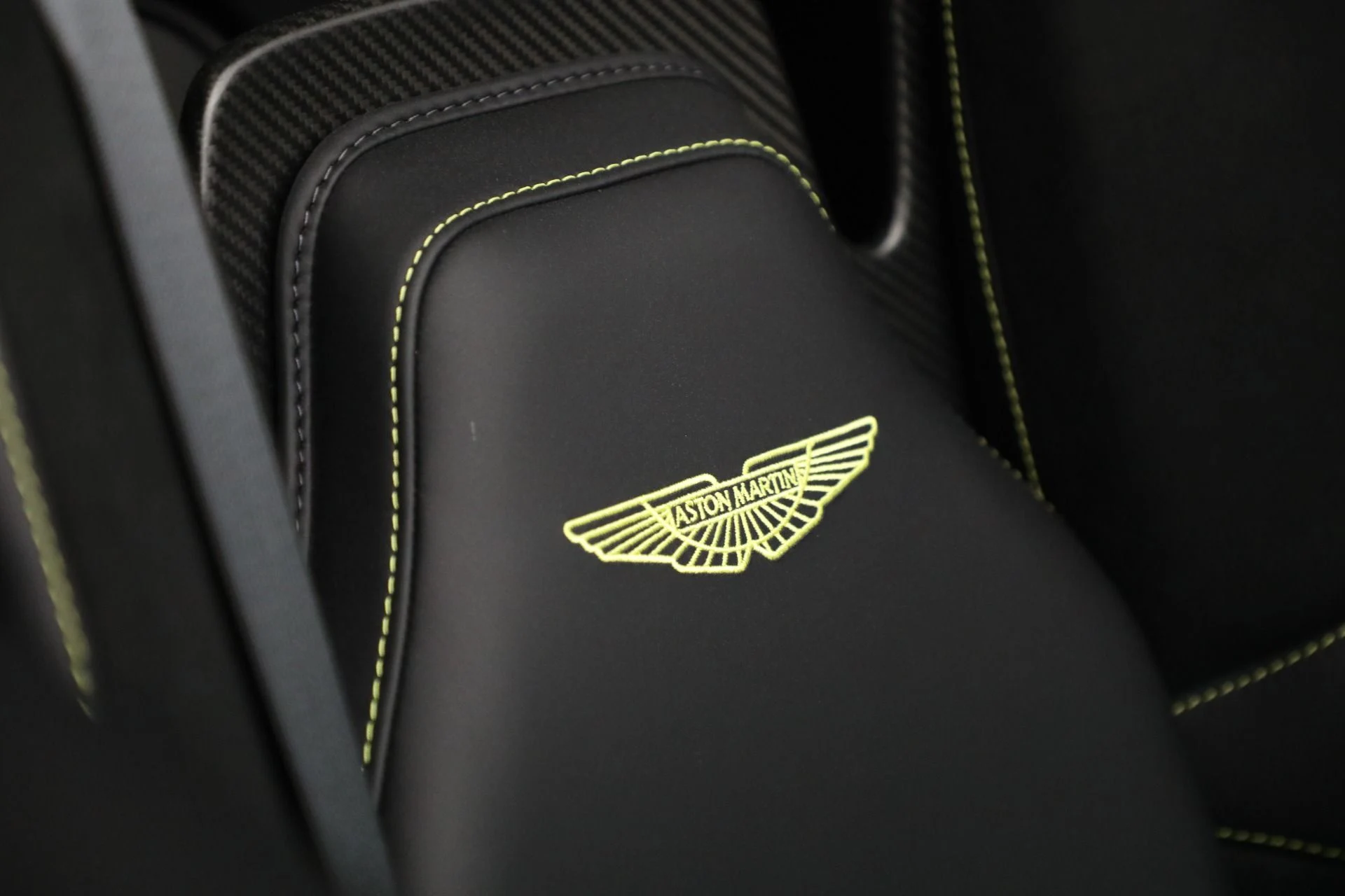mph033_317178596_Used_2023_Aston_Martin_Vantage_V12_1466c3616b