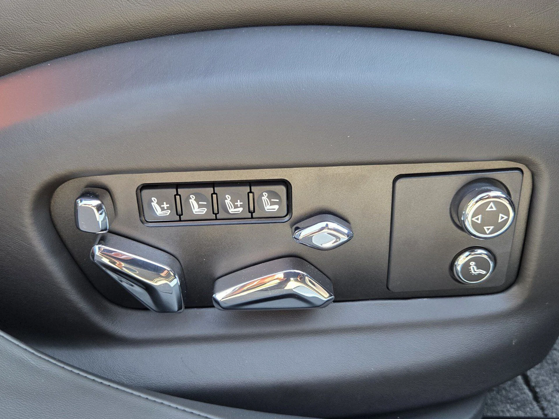 mph033_3180557201_94e15f8119089778d485172a03519e22x_0c08502e7f