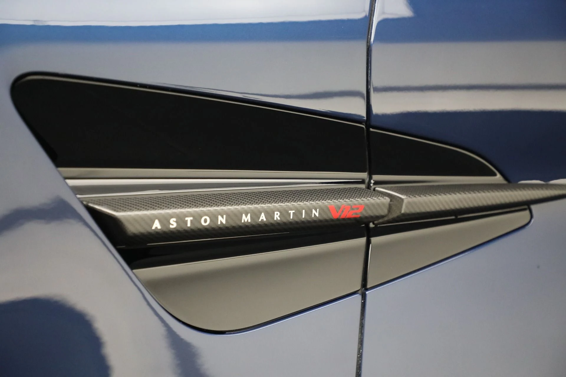 mph033_3186270600_New_2025_Aston_Martin_Vanquish_1735676879_b740629d40