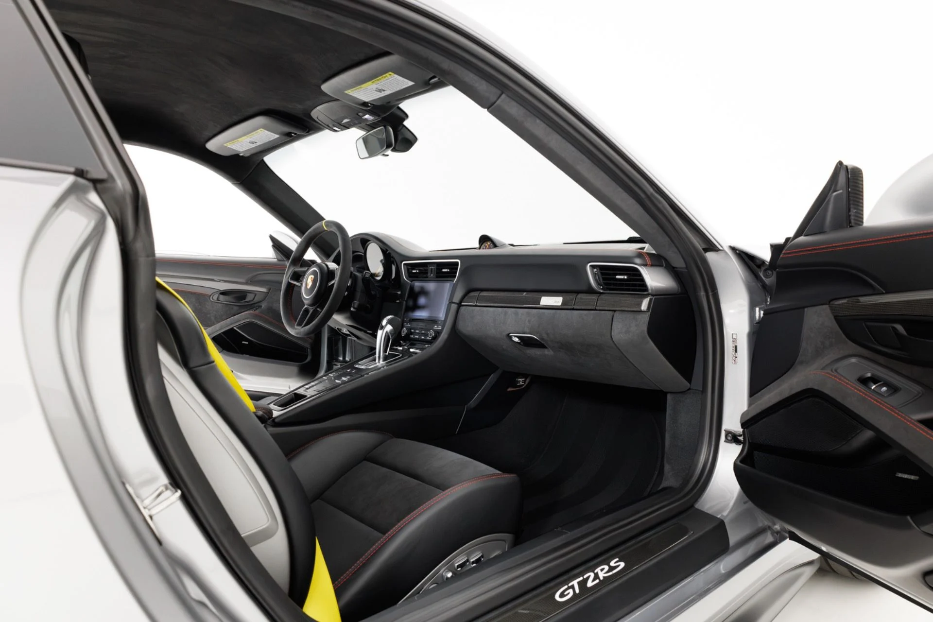 mph033_3190455927_Used_2018_Porsche_911_GT_2_RS_1791916169_7a200e4507