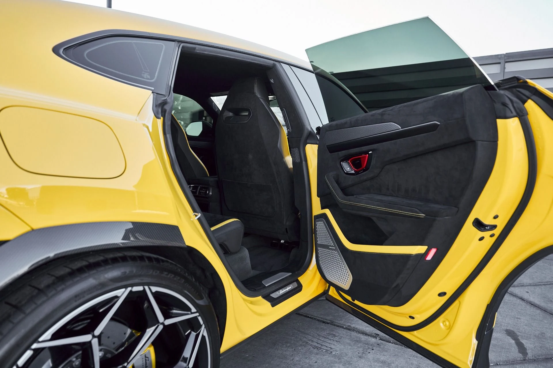 mph033_3206663848_Used_2024_Lamborghini_Urus_Performante_1768011589_c71d710e8b