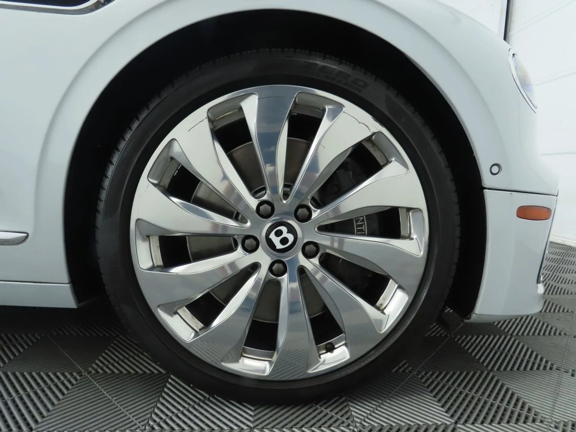 mph033_3209754382_used_2020_bentley_flying_spur_w12sedan_8119_22909310_34_1024_04c5e3d060