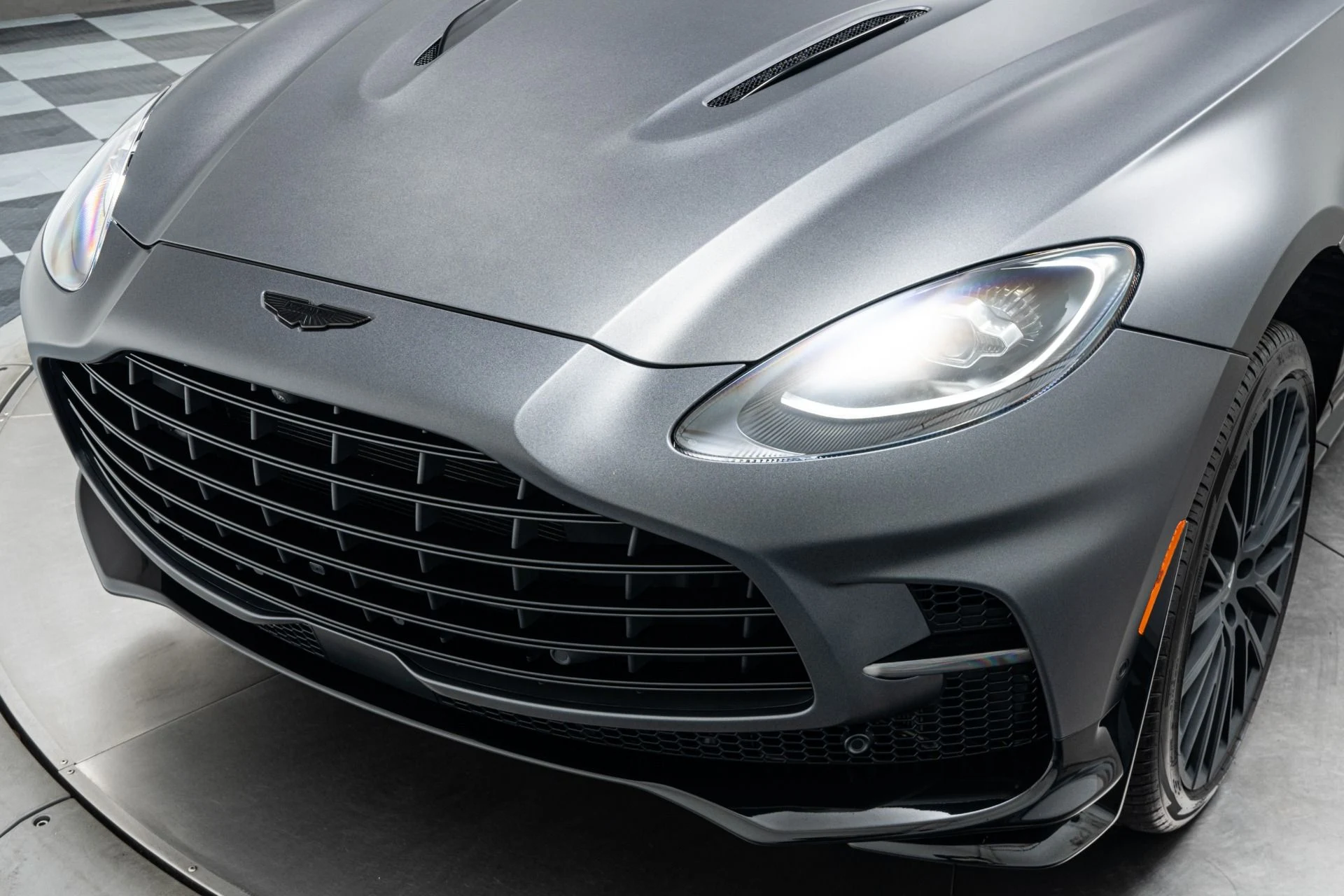 mph033_3214180501_Used_2025_Aston_Martin_DBX_707_23_Inch_Wheels_Factory_Matte_Paint_697_Horsepower_1774034848_3aa0cf1349