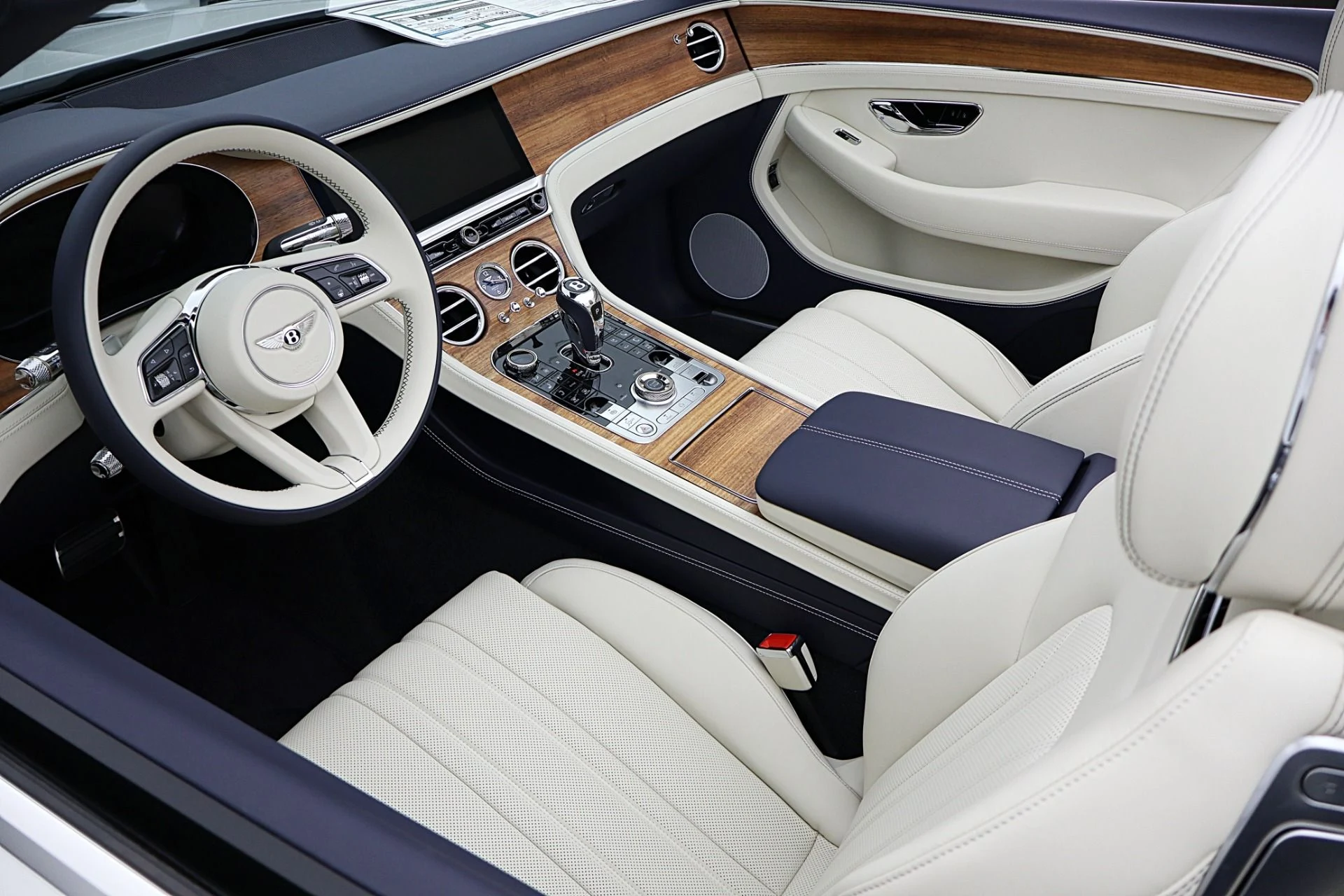 mph033_3223505618_New_2026_Bentley_Continental_GTC_a411b4a46c