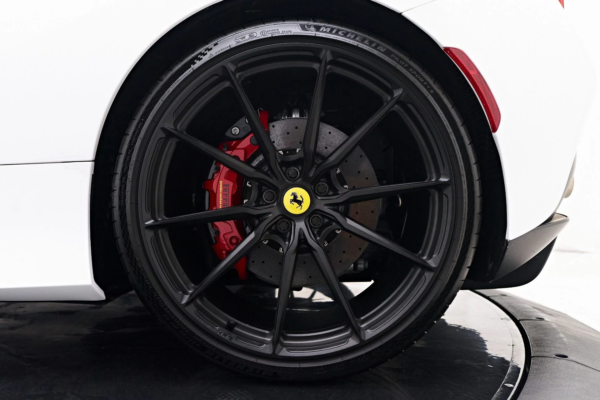mph033_3236593832_Used_2023_Ferrari_F8_Spider_Base_1753926765_849a1124f8