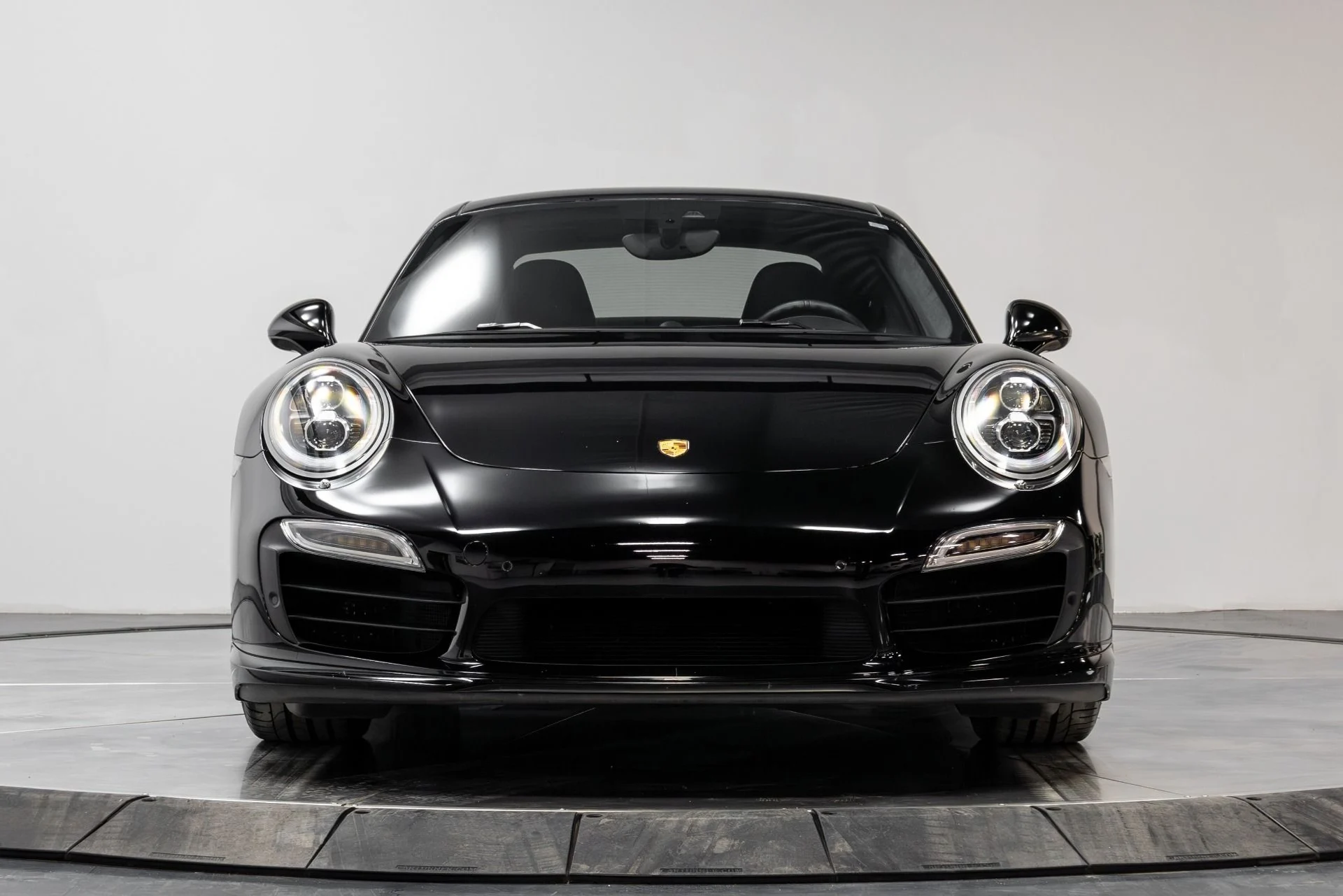 mph033_3236924617_Used_2015_Porsche_911_Turbo_S_1761834686_43f786d14e
