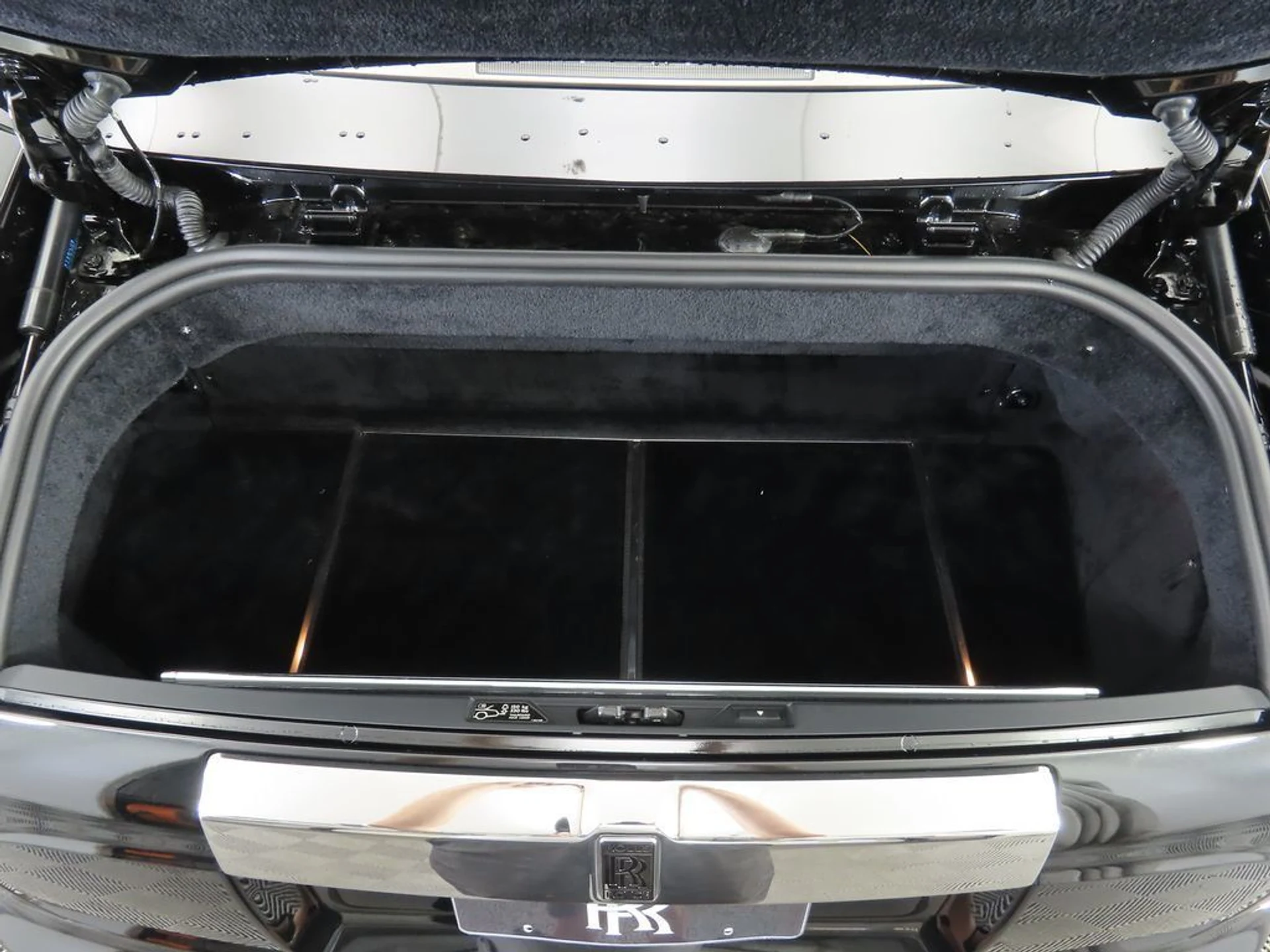 mph033_3238874023_used_2012_rolls_royce_phantom_coupe_2drdrophead_8119_22959977_34_1024_53b0a28756