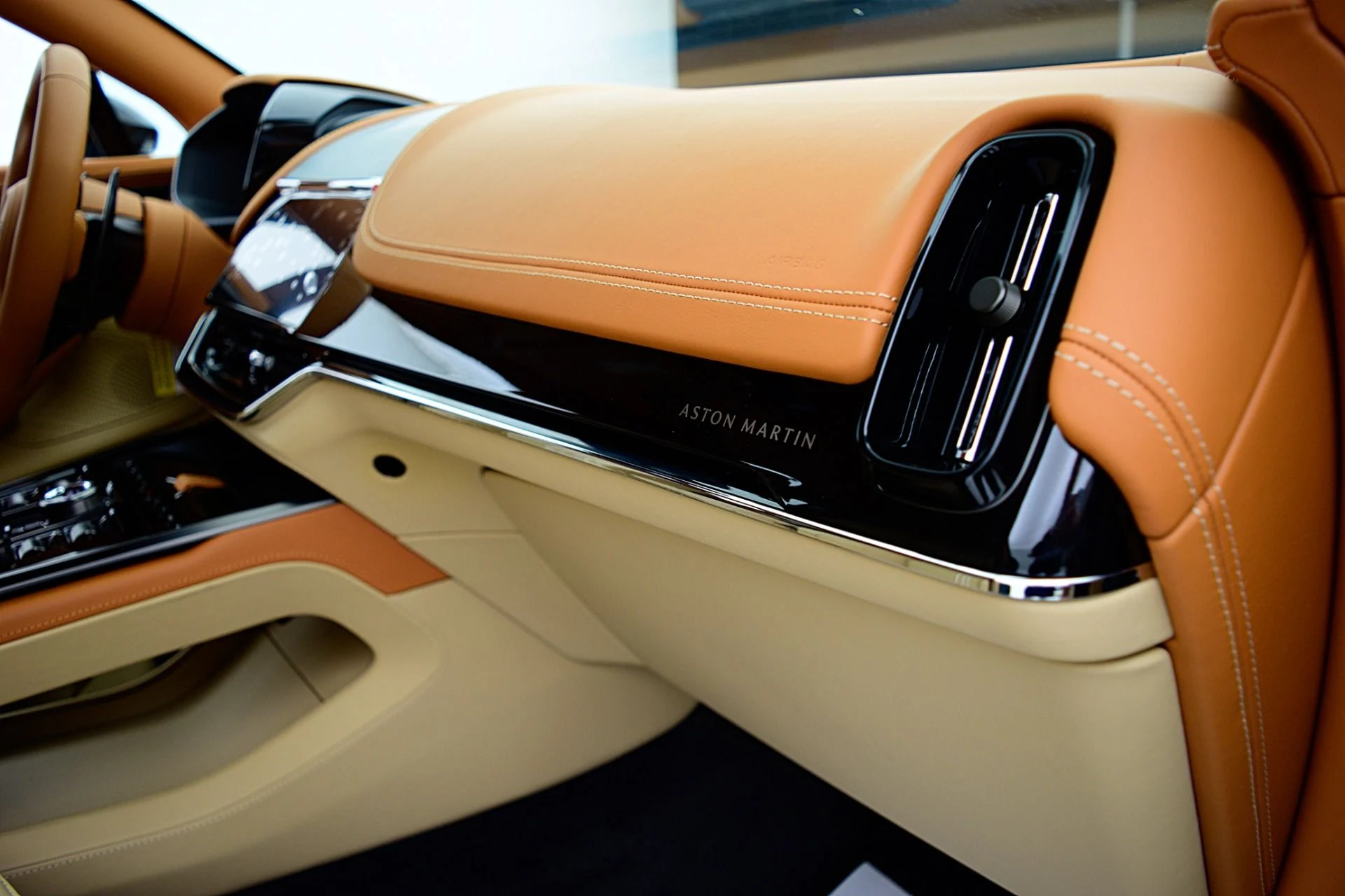 mph033_3249506580_New_2025_Aston_Martin_DBX_707_9c4df591b7
