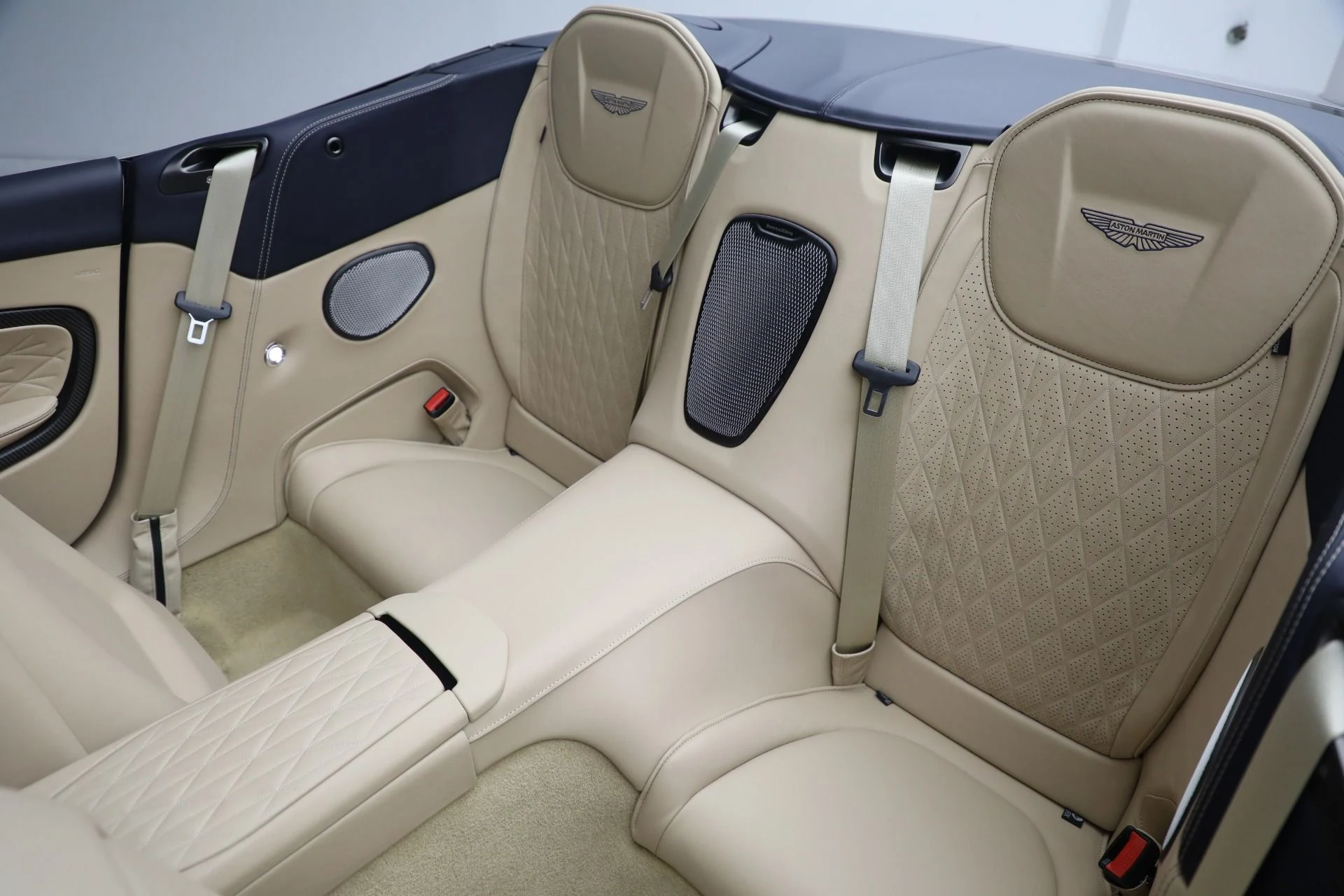 mph033_3250780170_New_2025_Aston_Martin_DB_12_Volante_f4d1315d4b
