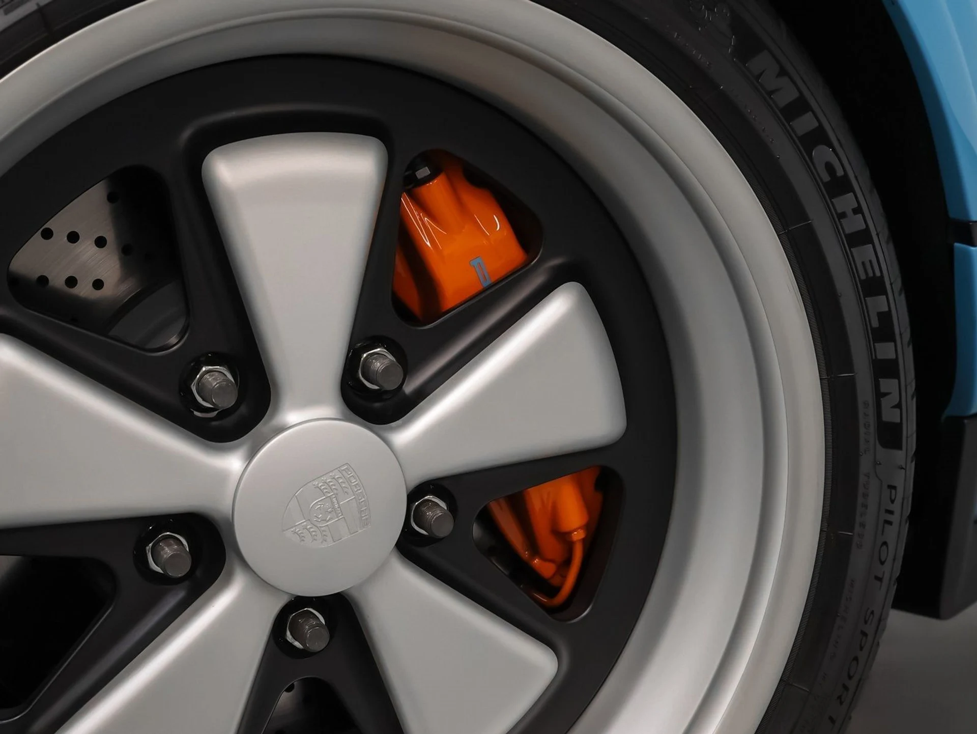 mph033_3269965565_34_22fc1793f0