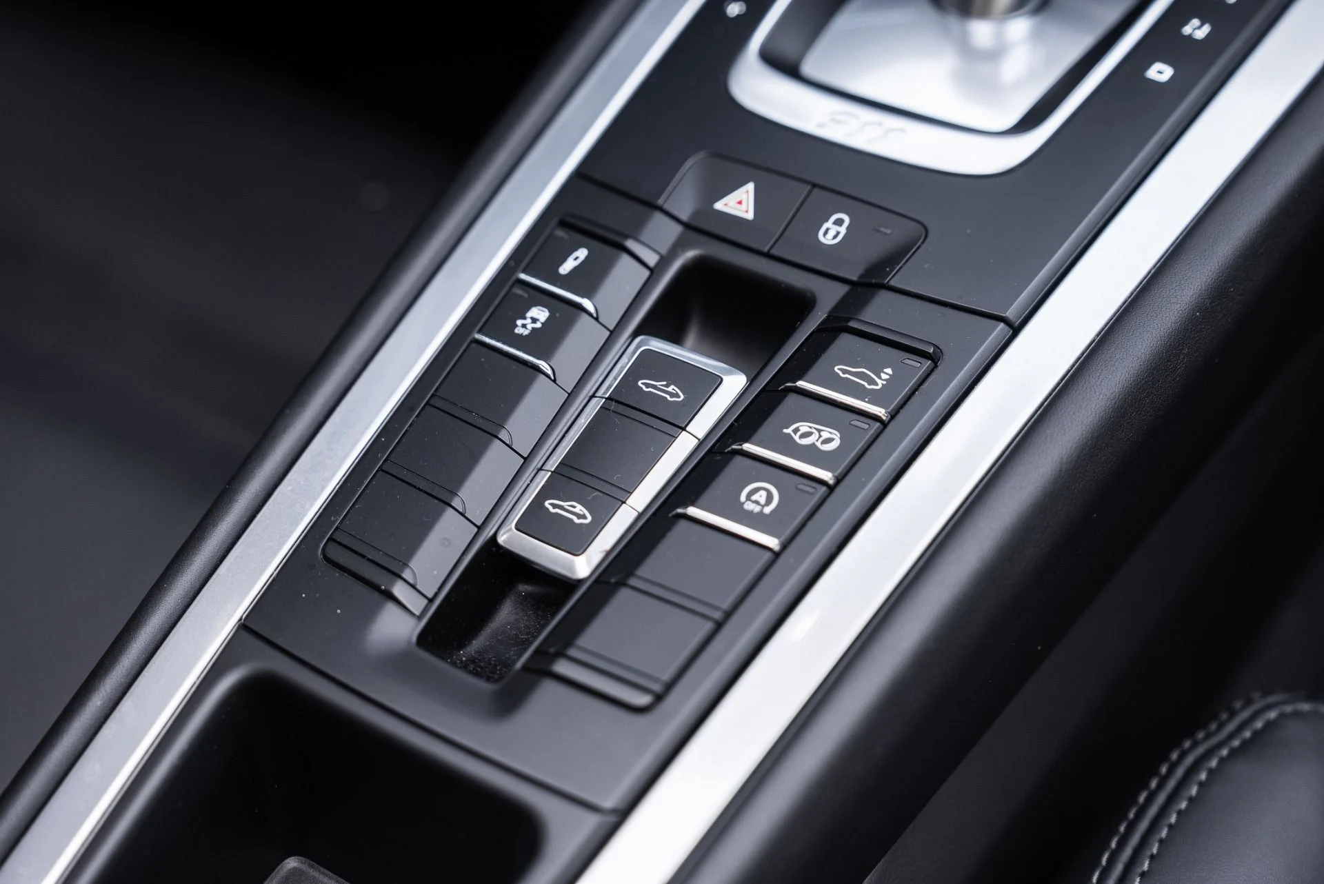 mph033_3282198901_Used_2018_Porsche_911_Targa_4_S_1767827903_40b7cc8102