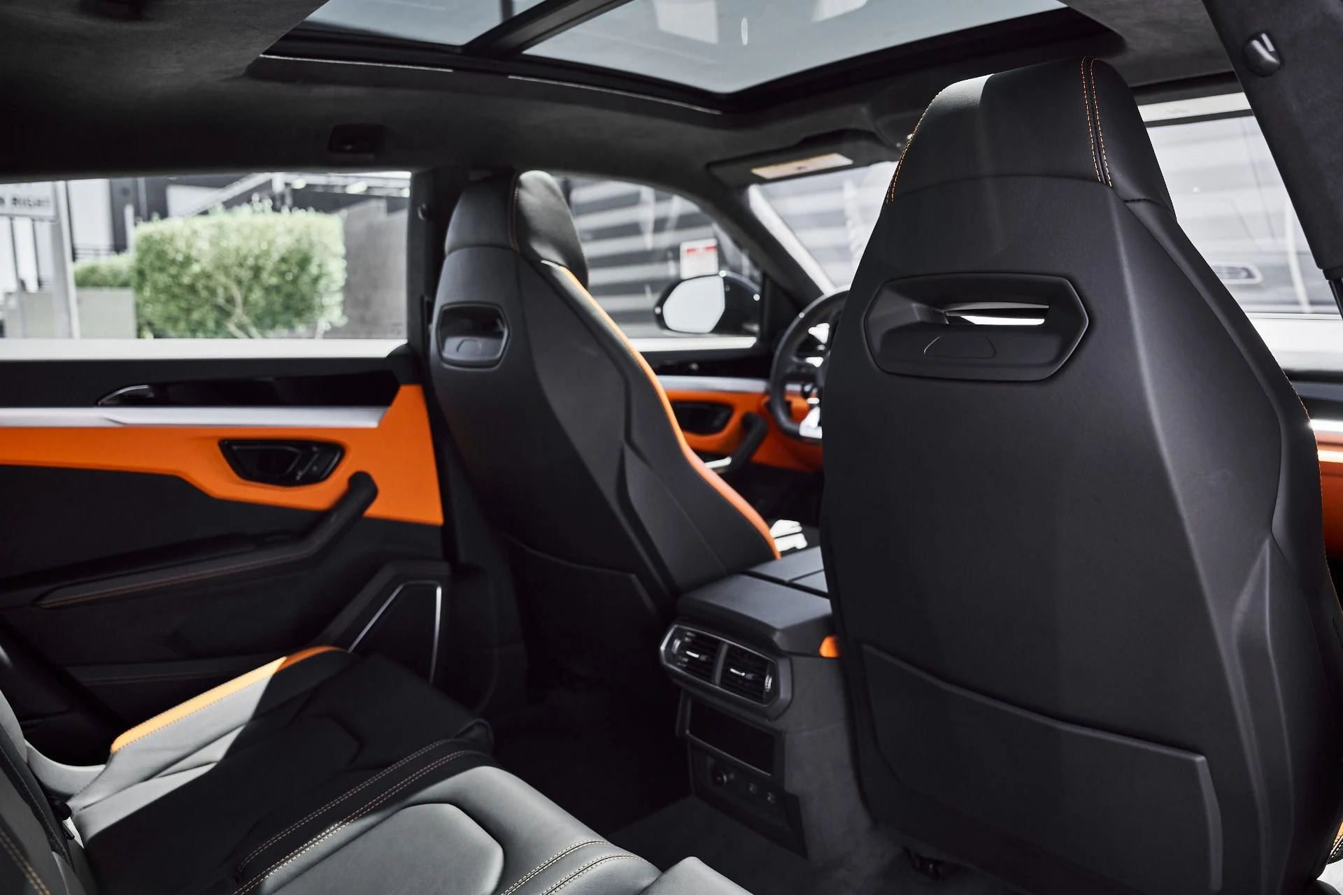 mph033_3285668941_Used_2025_Lamborghini_Urus_SE_1779992016_cde1d5f3ce