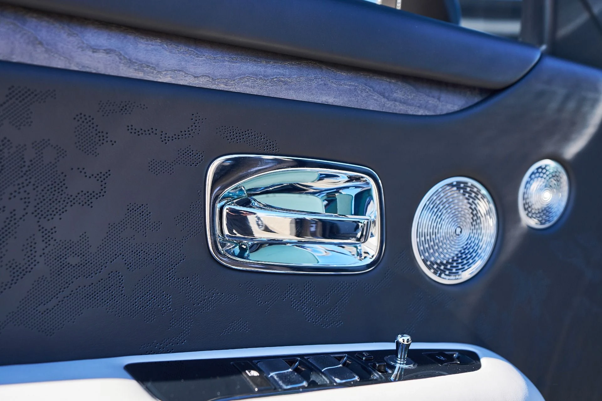 mph033_3290976176_Used_2025_Rolls_Royce_Ghost_Base_1765592197_96d311bba3