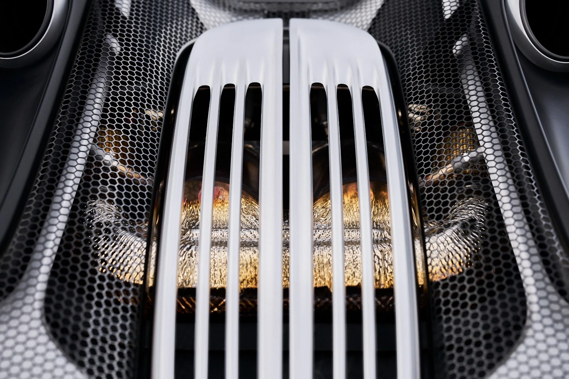 mph033_3294267264_Used_2015_Porsche_918_Spyder_w_Weissach_Package_1764874366_23058219ca